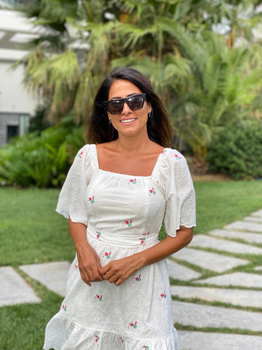 Beyaz Kırmızı Nakış Detay Dantel Brode Kadın Elbise