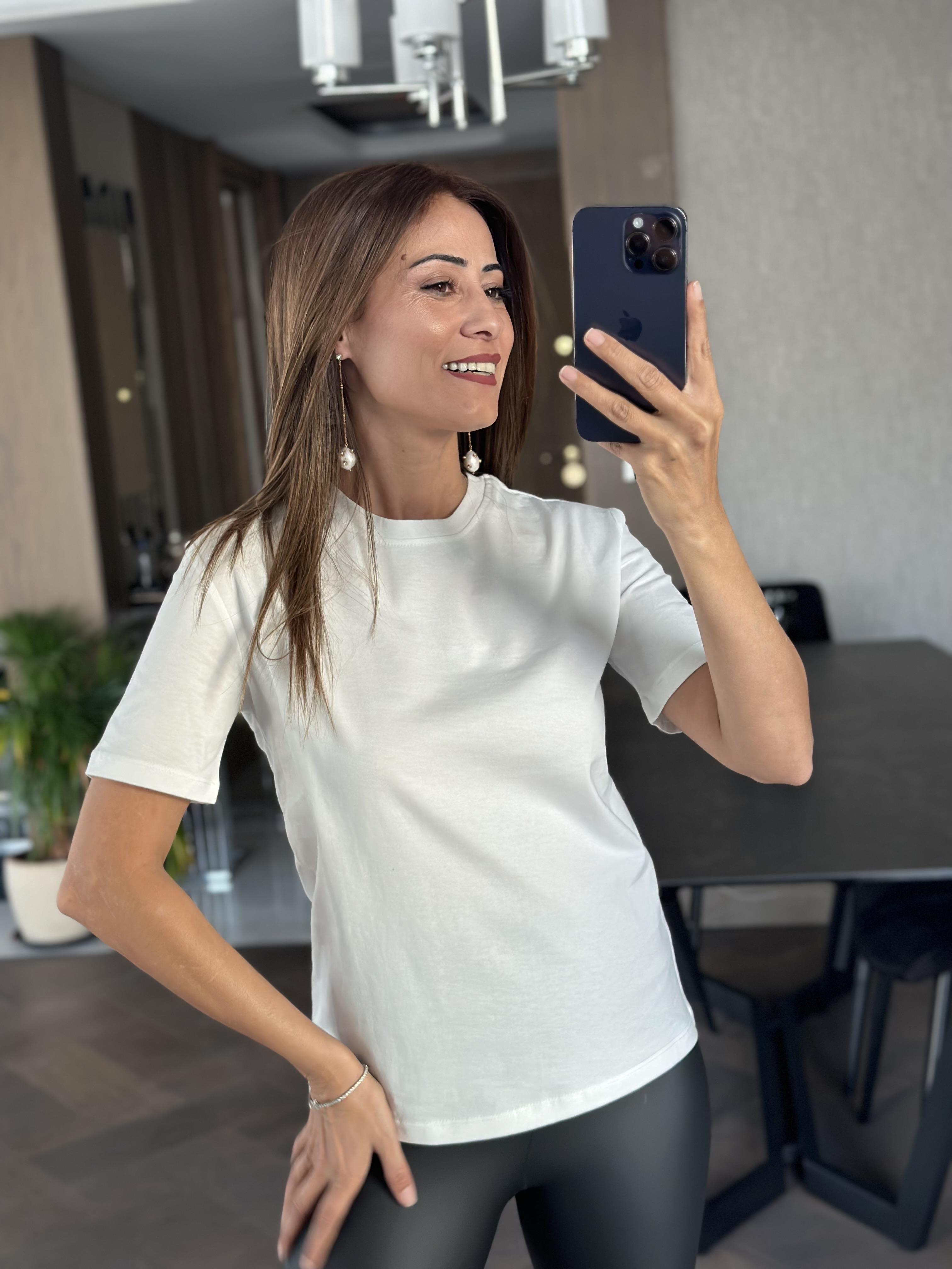 Beyaz Kısa Kol Bisiklet Yaka Orjinal Marka Basic Kadın T-shirt