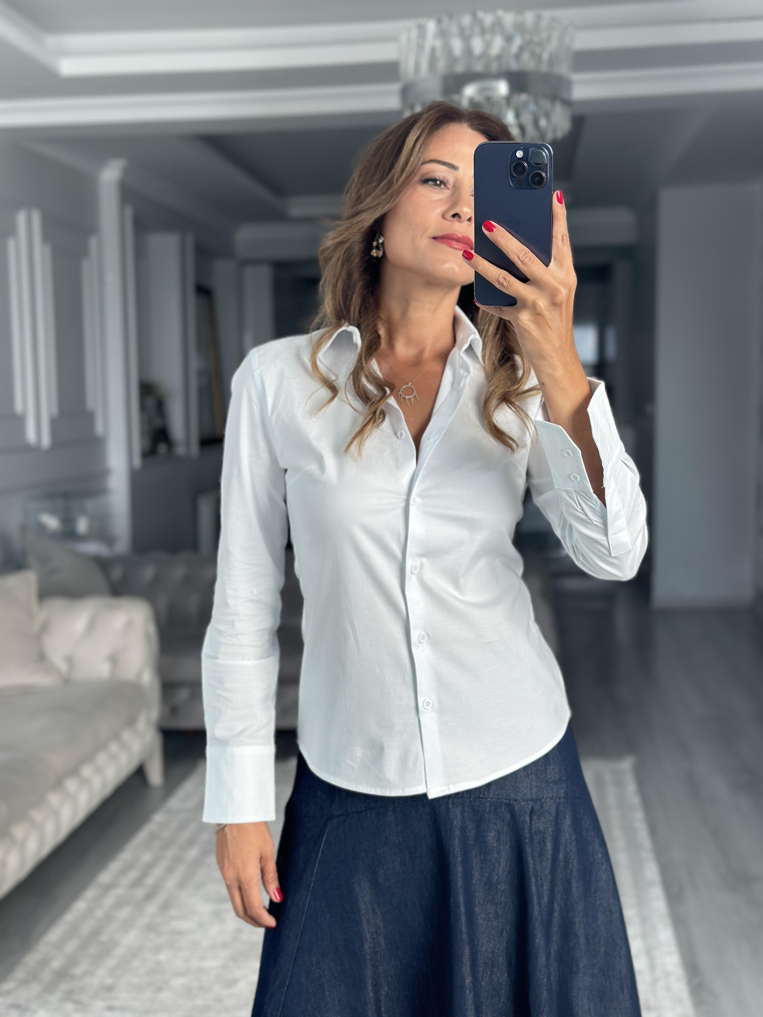 Beyaz Kol Manşeti İki Düğmeli Slim Fit Kadın Gömlek