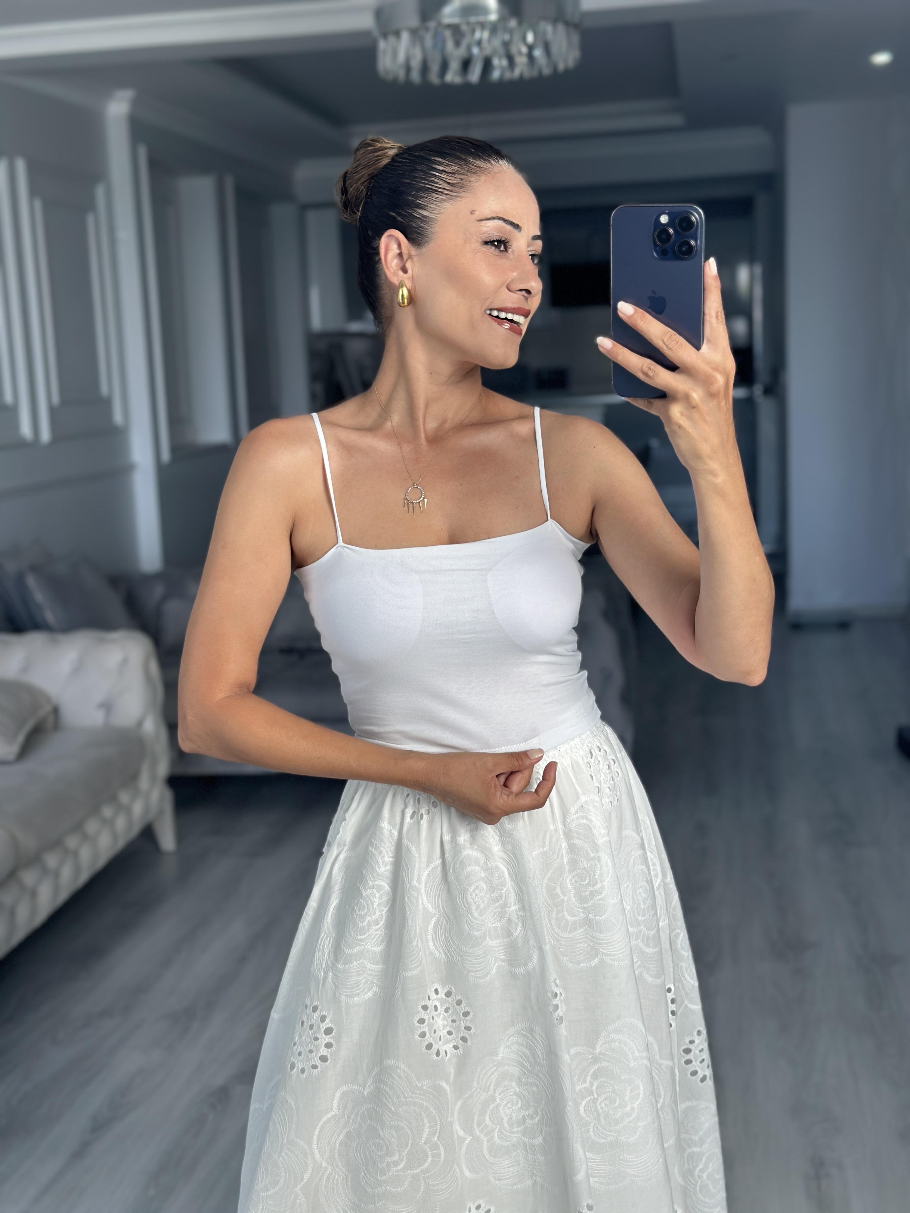 Beyaz Kuplu Lastik Askılı Kadın Body