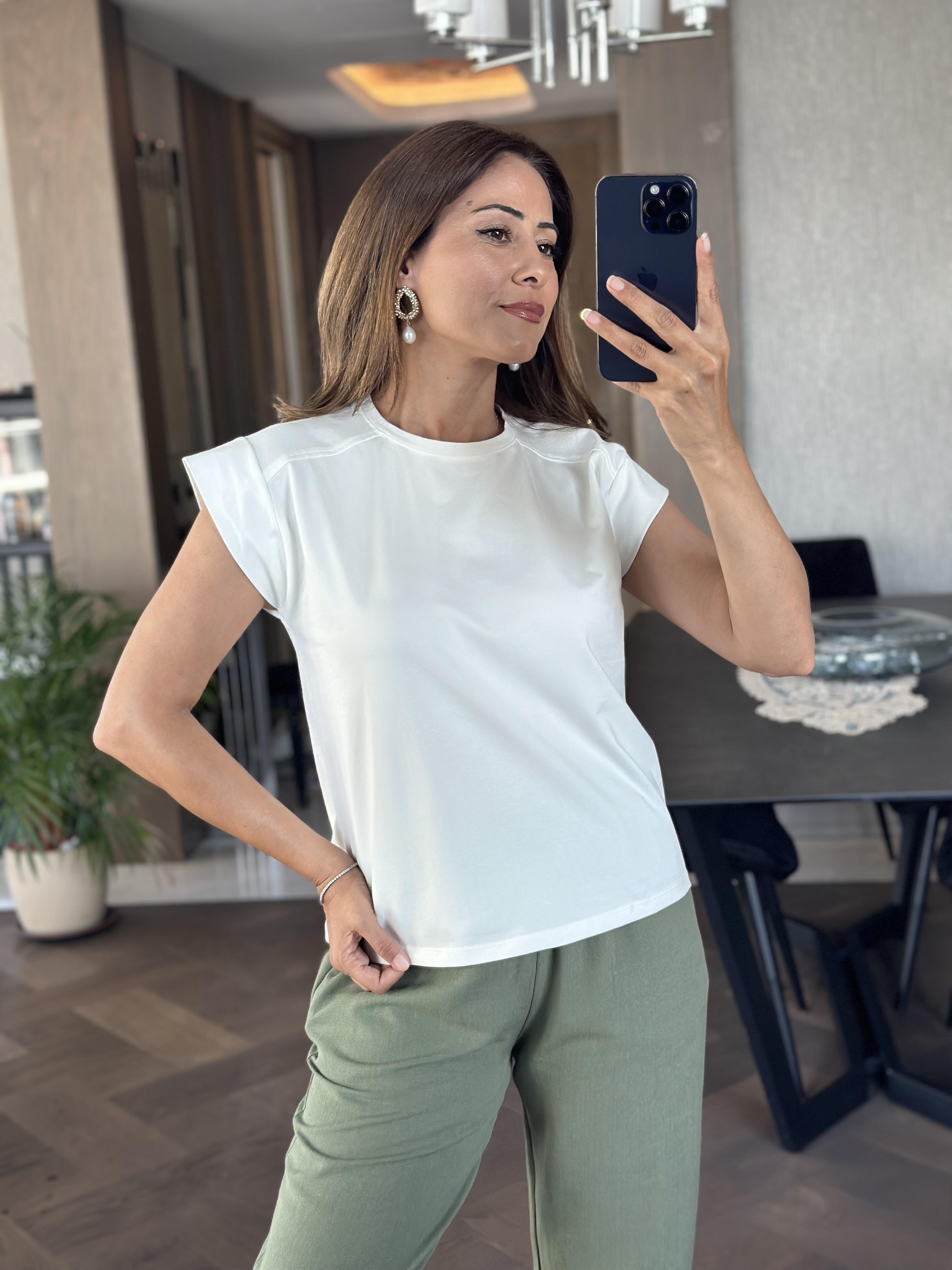 Beyaz Omzu Dikişli Vatka Görünümlü Kadın T-Shirt