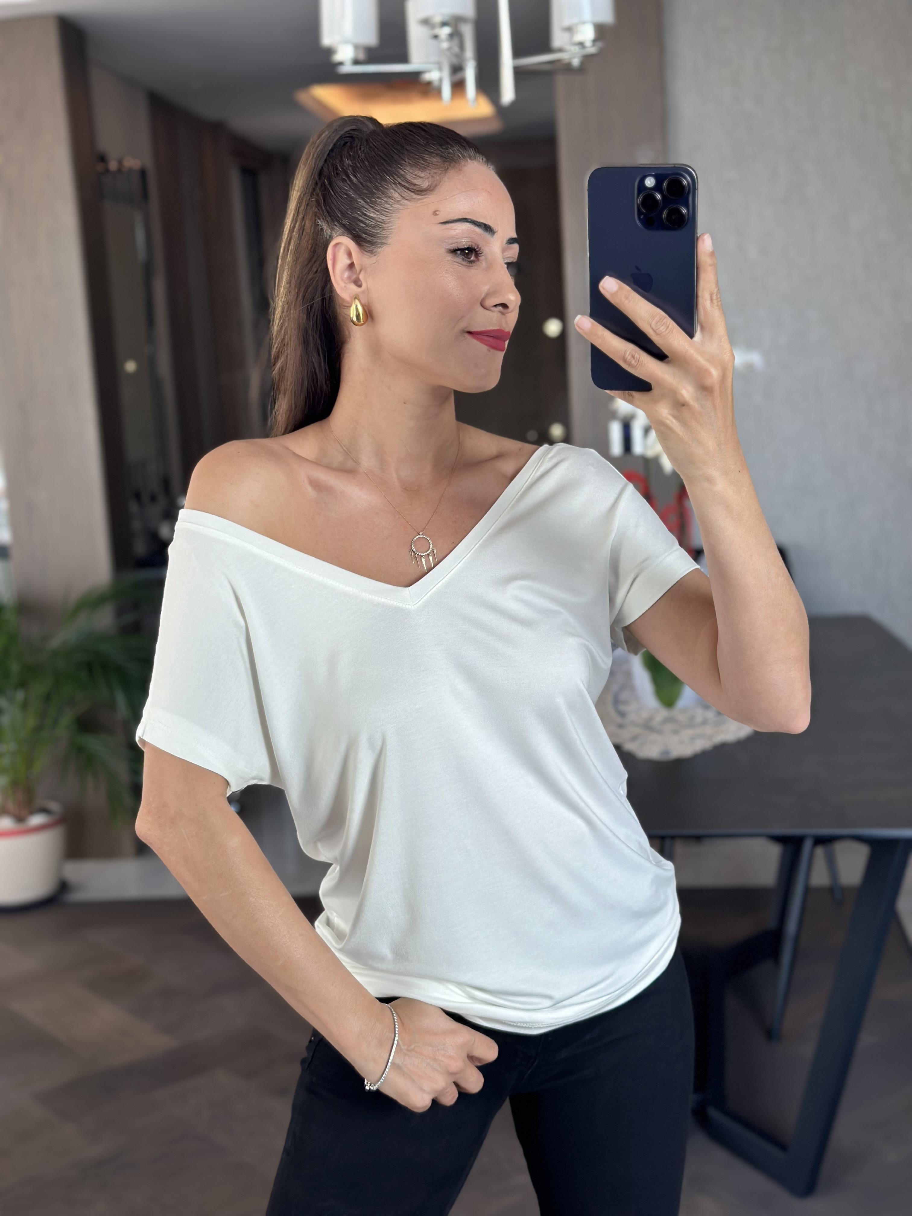 Beyaz Ön Arka V Yaka Kısa Yarasa Kol Kadın T-Shirt