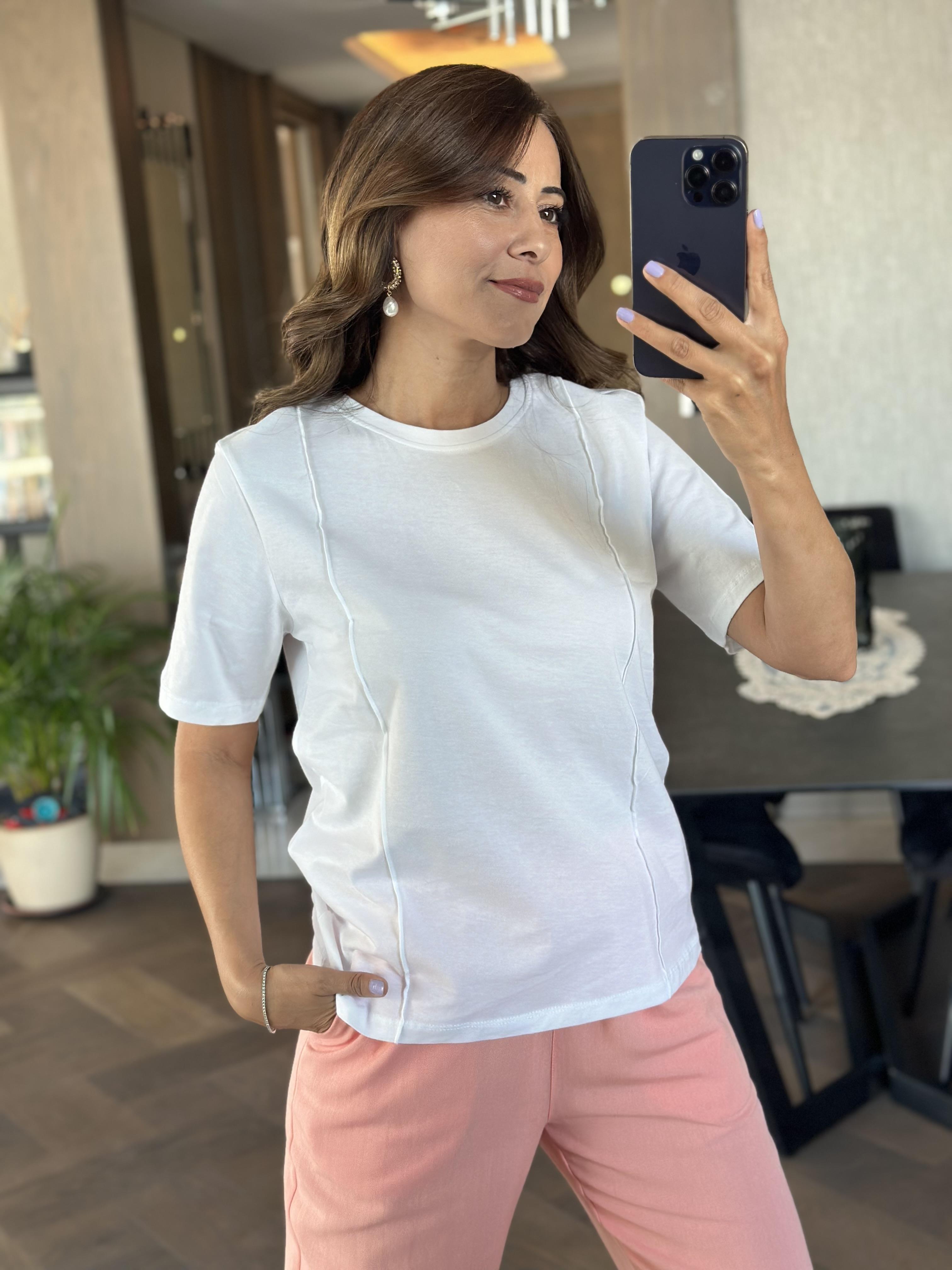 Beyaz Önü Dikişli Bisiklet Yaka Kadın T-Shirt