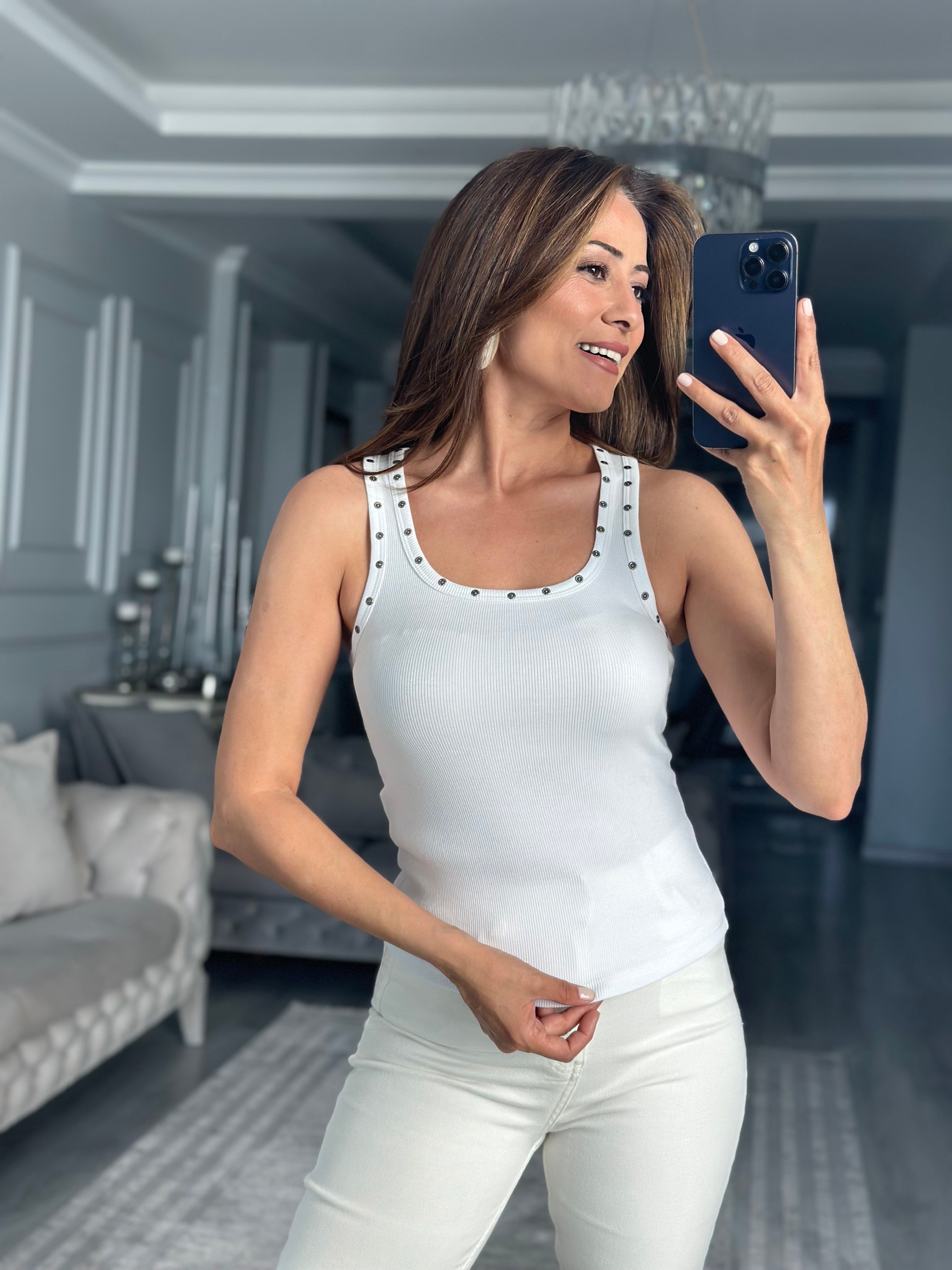 Beyaz Perçin Detaylı U Yaka Kadın Body
