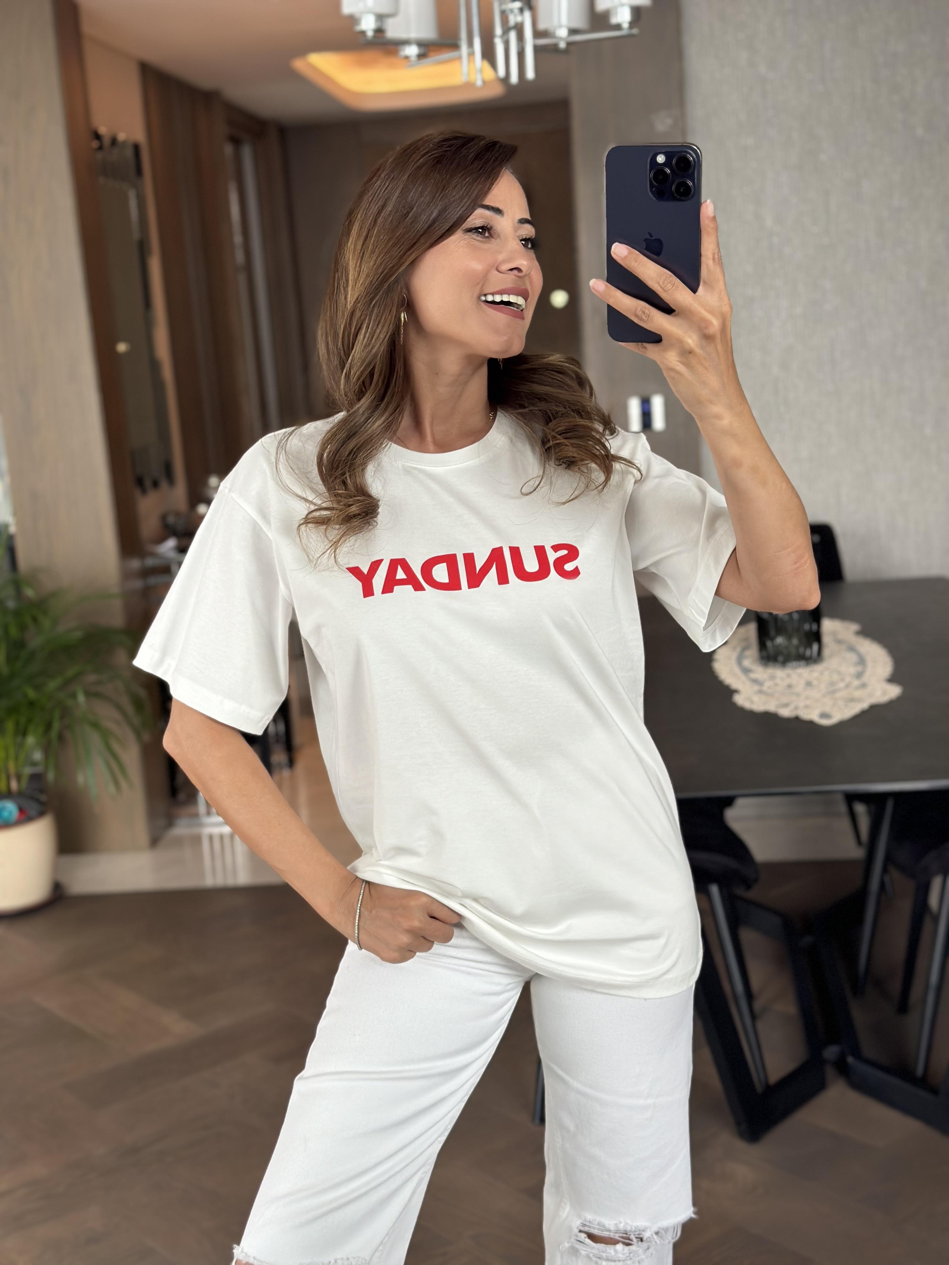 Beyaz Sunday Yazı Baskılı Bisiklet Yaka Oversize T-Shirt