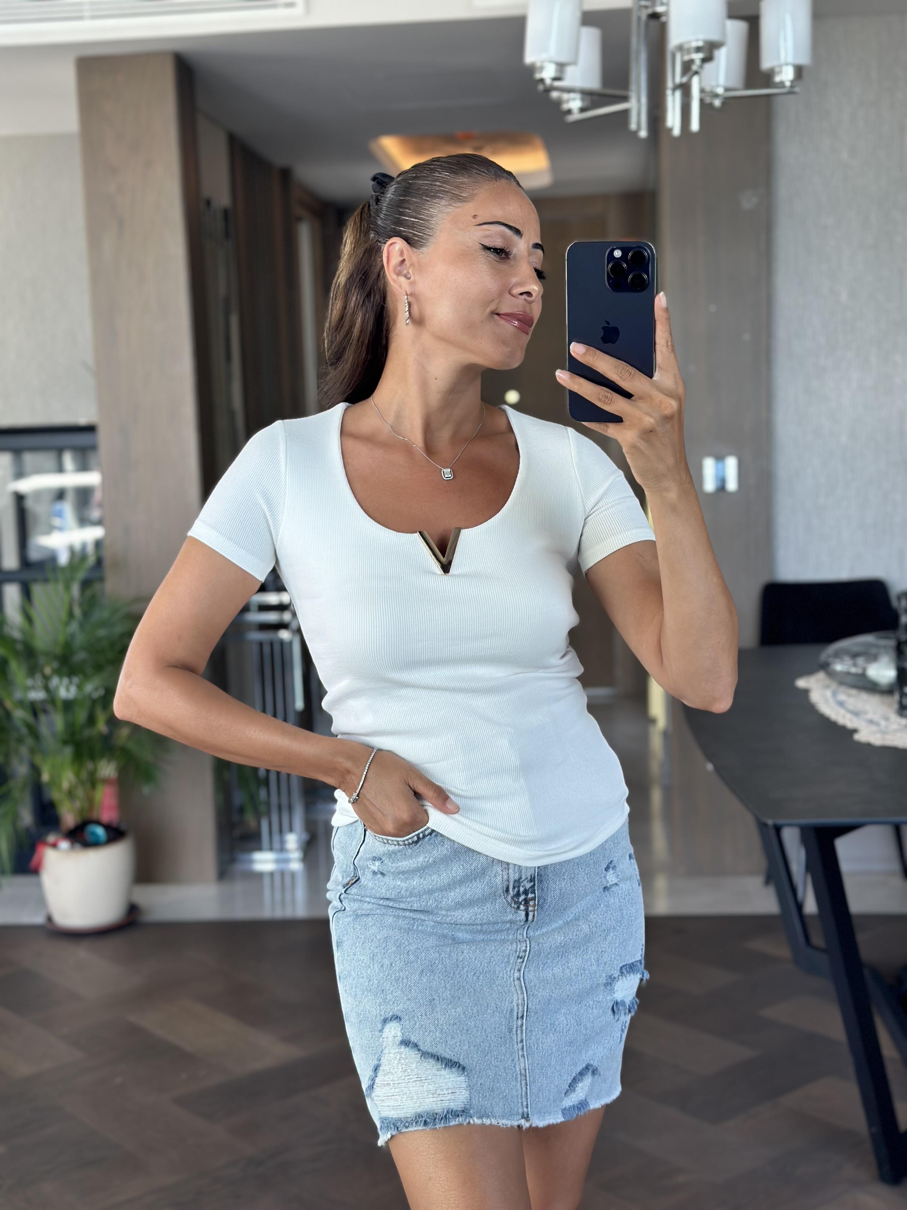 Beyaz U Yaka Kısa Kol Gold V Demirli Kaşkorse Kadın Body