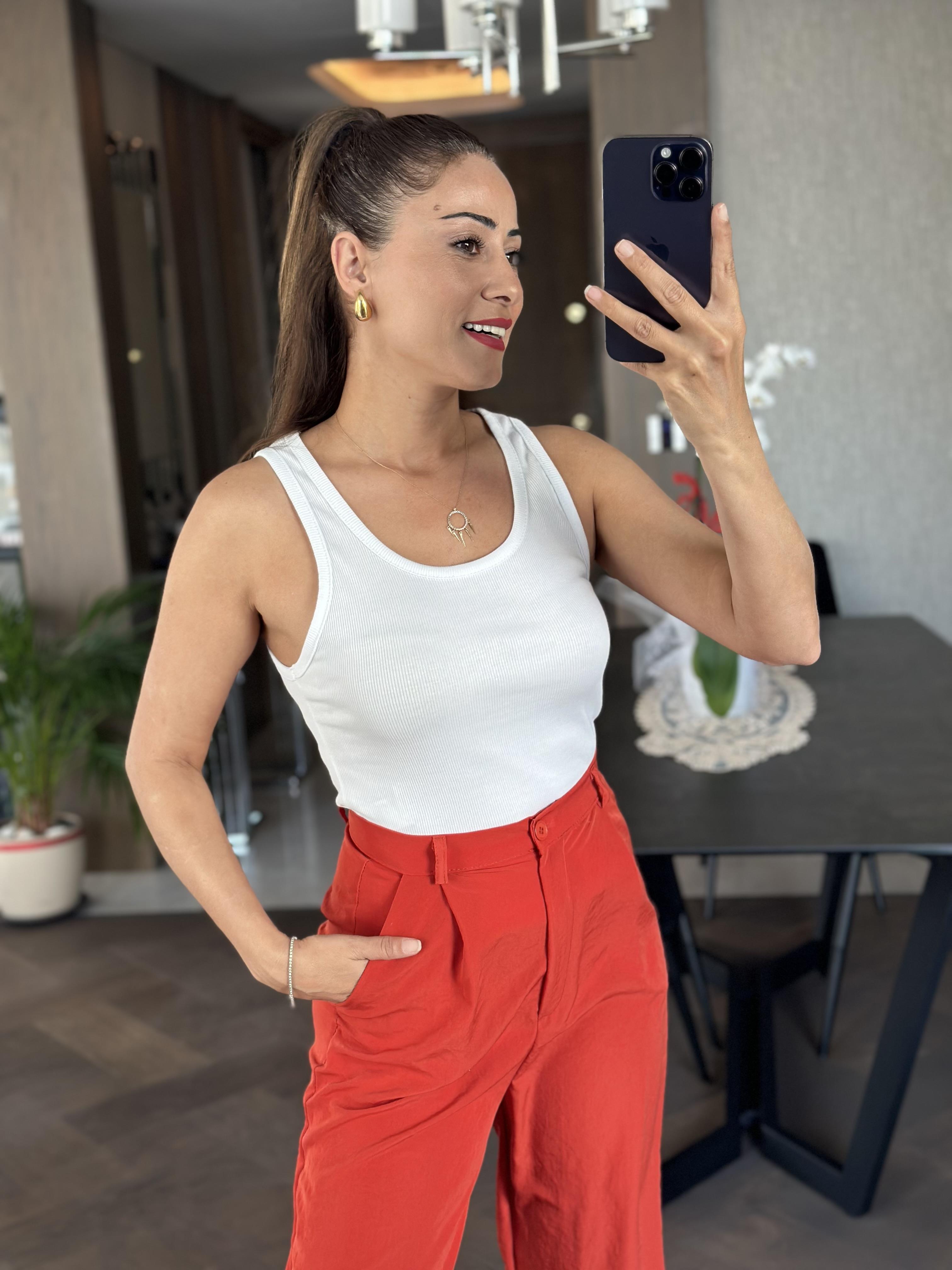 Beyaz U Yaka Sıfır Kol Fitilli Kaşkorse  Kadın Body