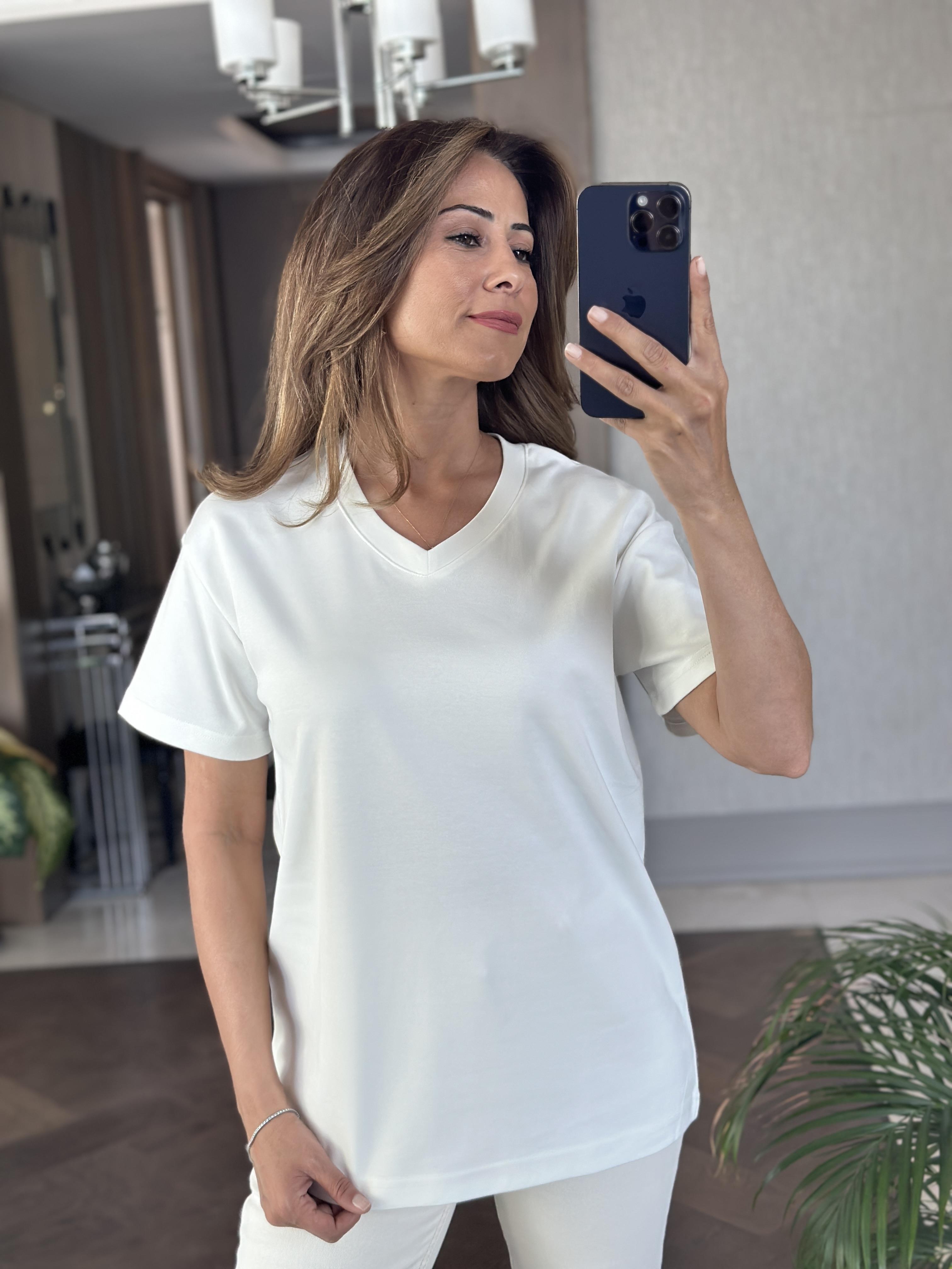 Beyaz V Yaka MD Model Kadın T-Shirt