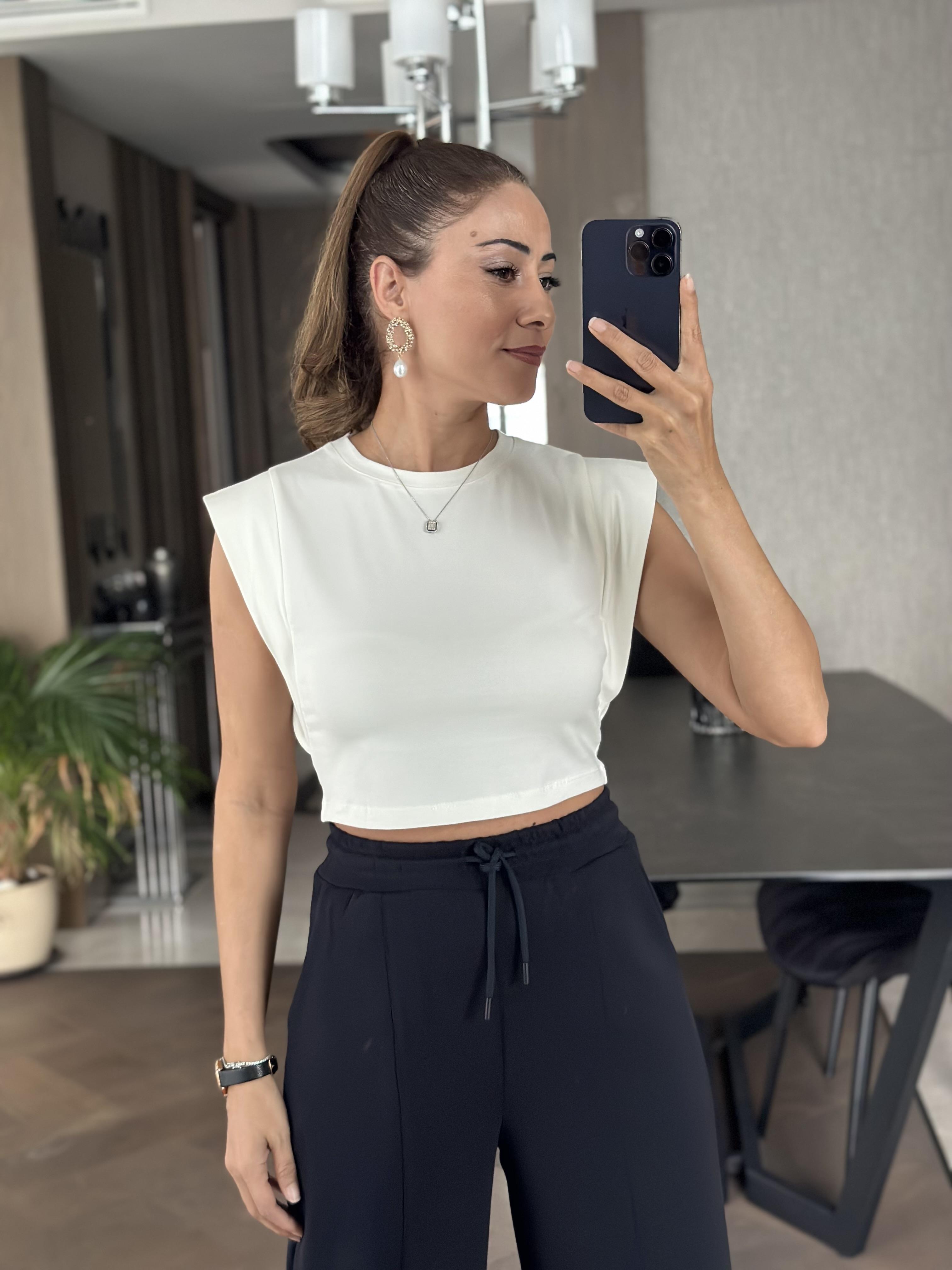 Beyaz Vatka Görünümlü Sıfır Kol Kadın Crop Body