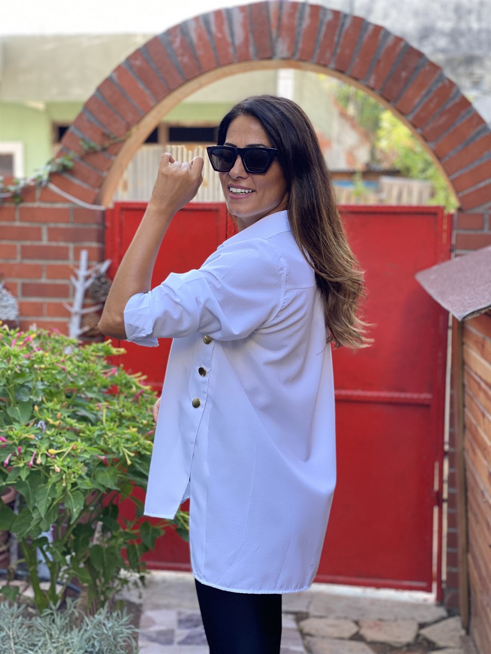 Beyaz Yanları Gold Düğmeli Poplin Kadın Gömlek