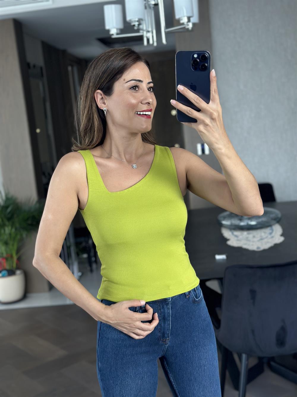 Fıstık Yeşili Yan V Yaka Modal Kadın Atlet