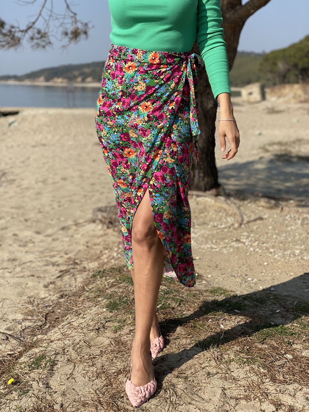 Fuşya Çiçekli Bağlama Detay Etek