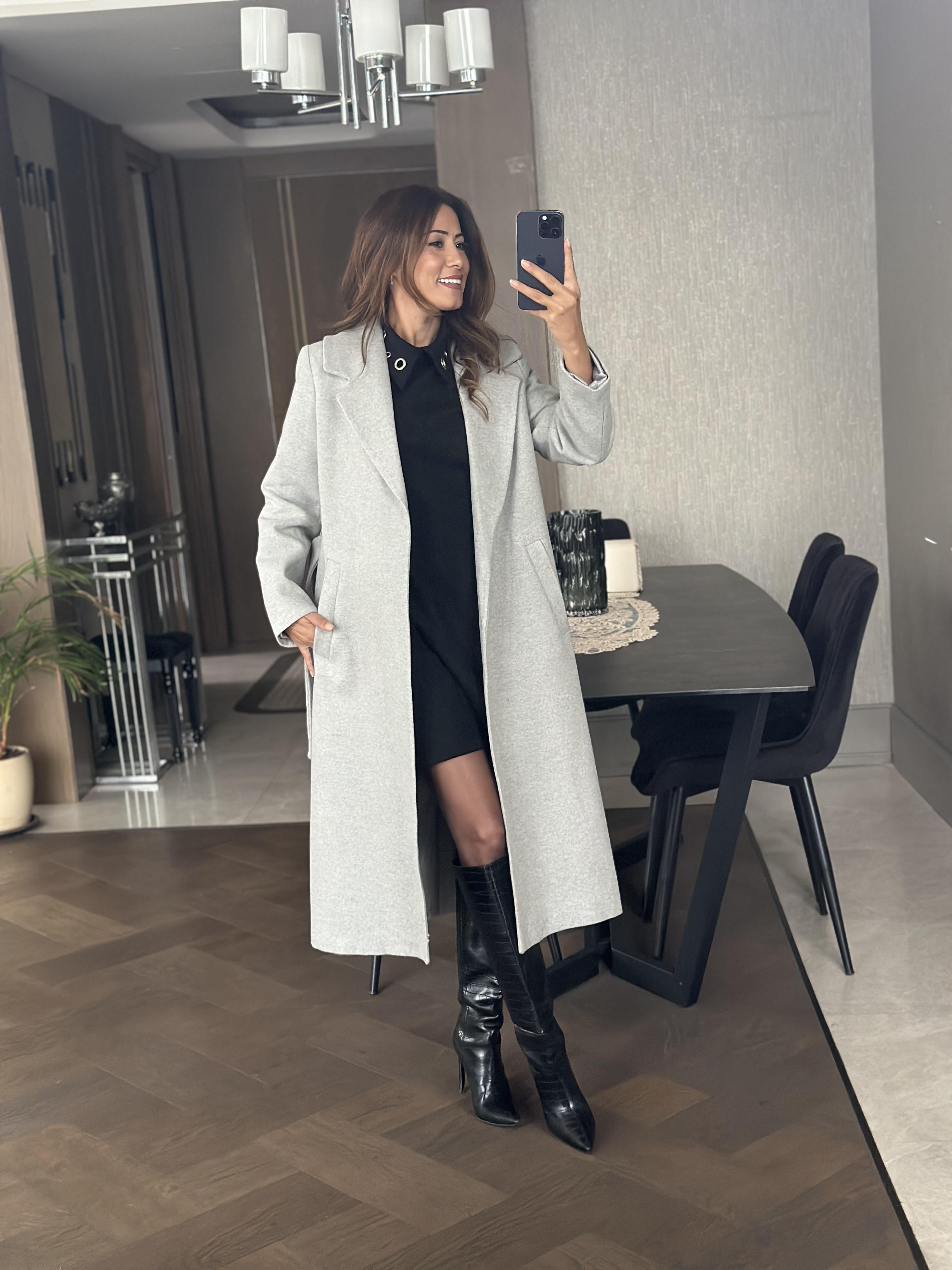 Gri Kuşaklı Kesik Yaka Kaşe Kadın Kaban