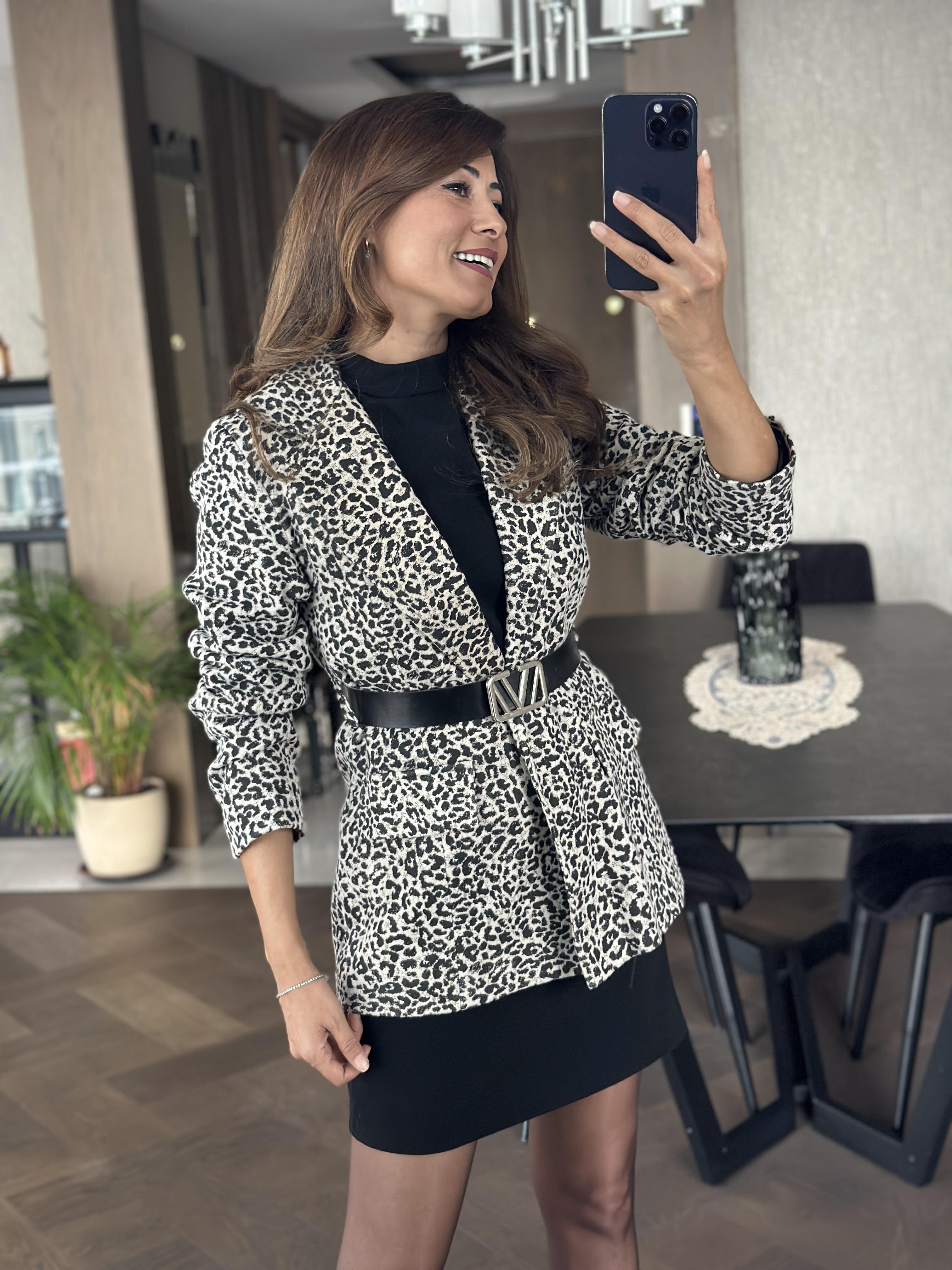 Gri Minik Leopar Desenli Kemerli Astarlı Kadın Kaşe Ceket