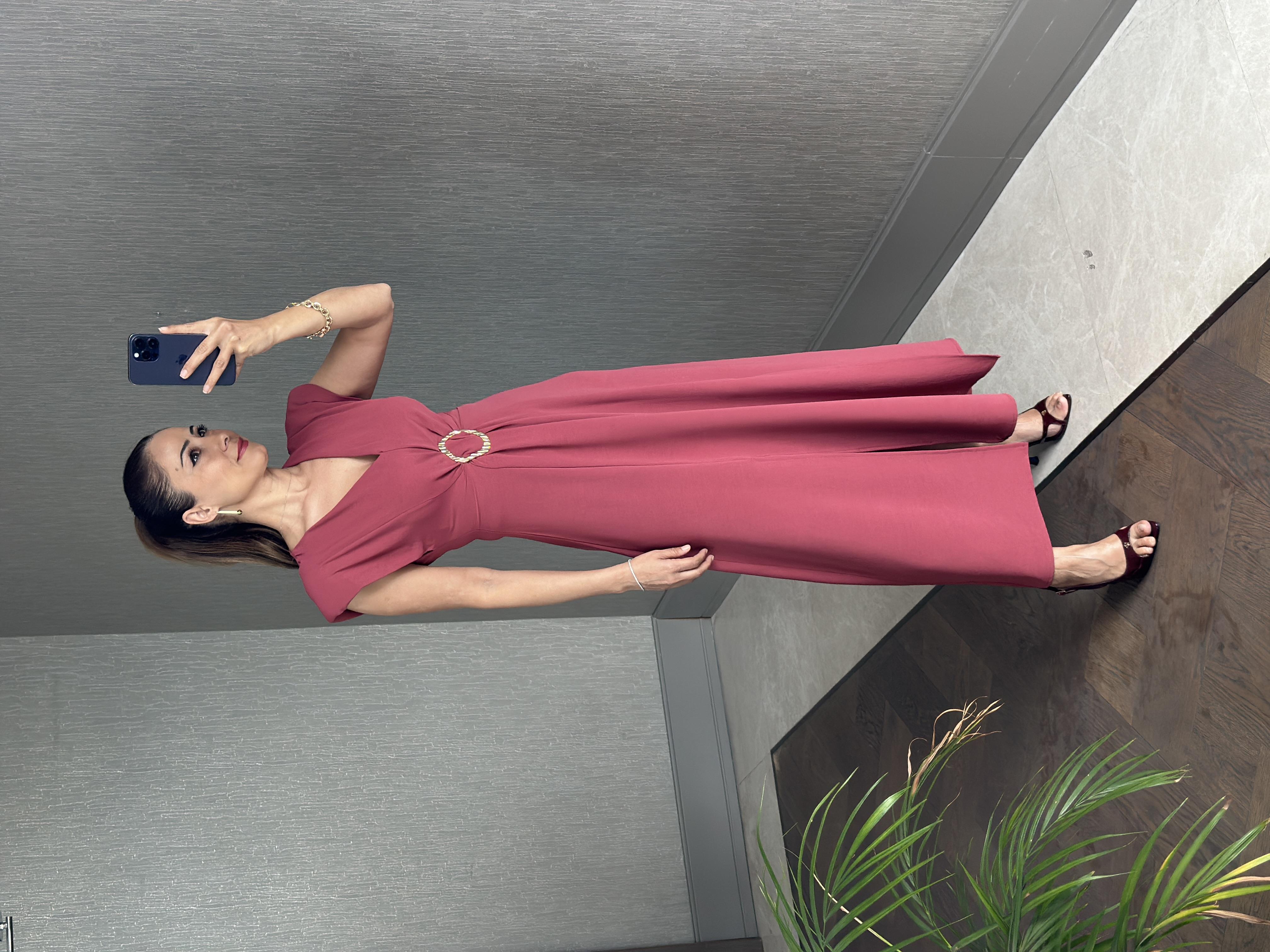 Gül Kurusu Vatkalı V Yaka Önü Tokalı Kadın Midiboy Elbise