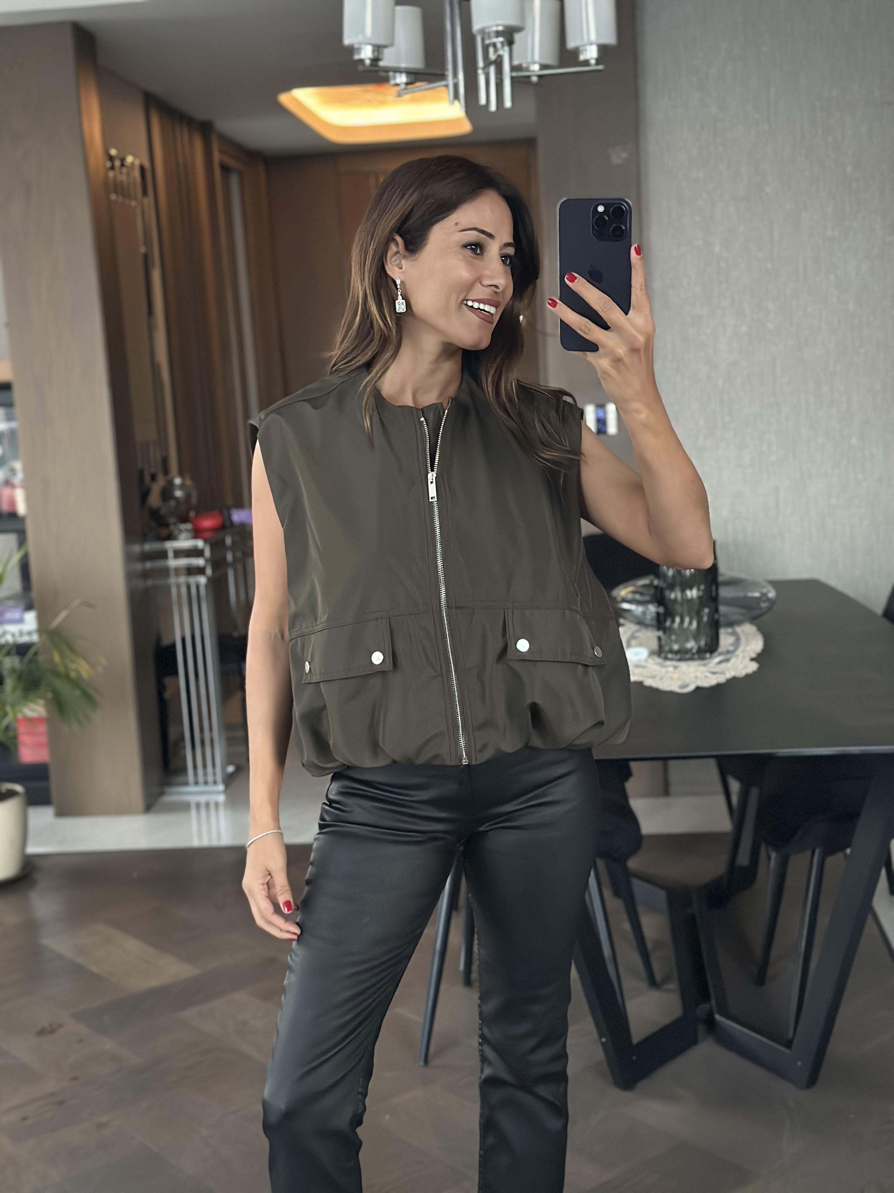 Haki Balon Model Sıfır Kol Fermuarlı Kadın Yelek