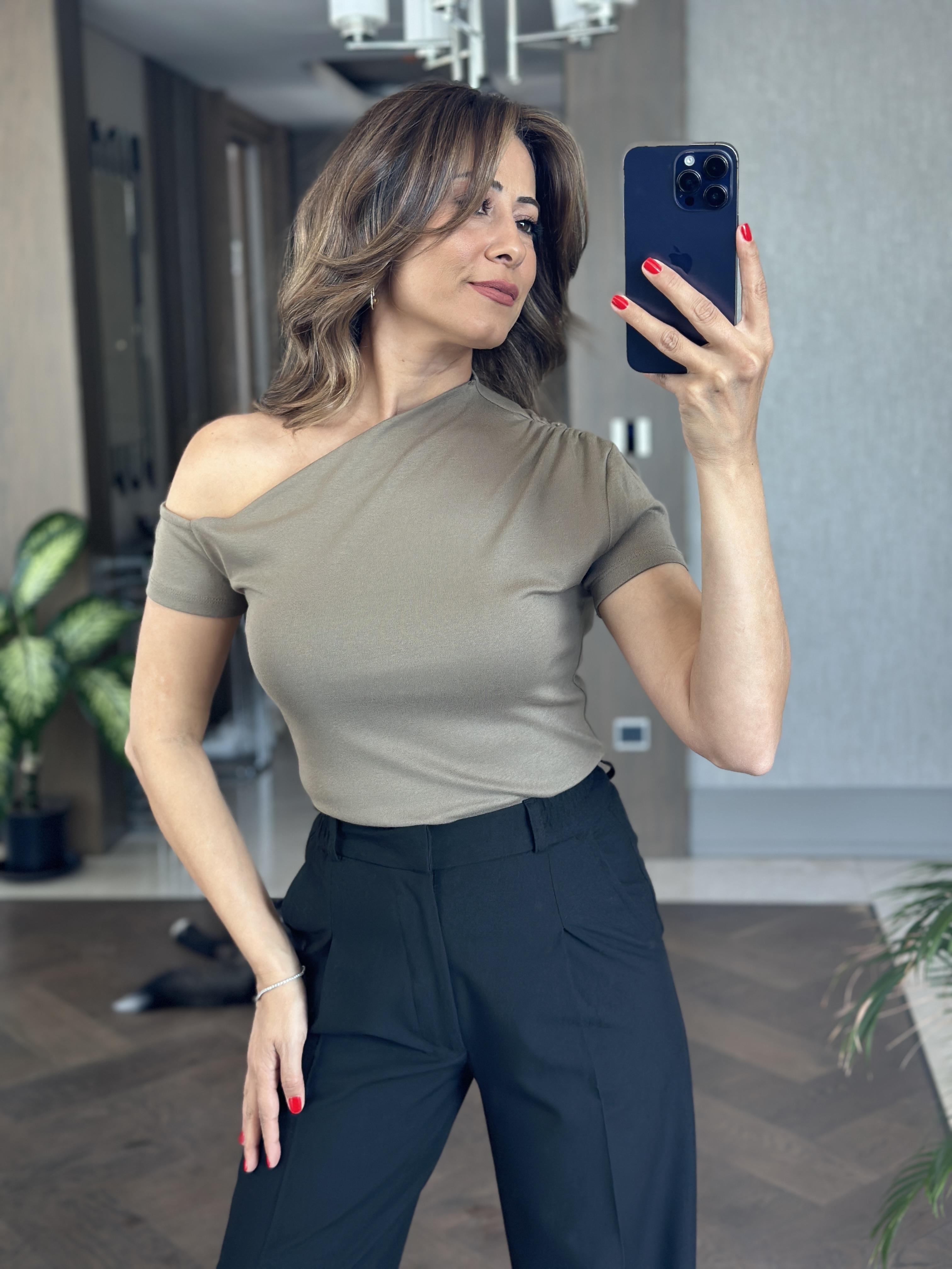 Haki Karol Kısa Kol Omzu Büzgülü Asimetrik Yaka Kollu Kadın Body