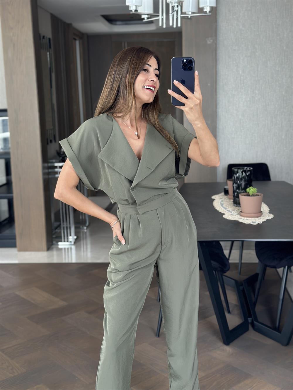 Haki Tensel Havuç Model Önü Düğmeli Kadın Tulum
