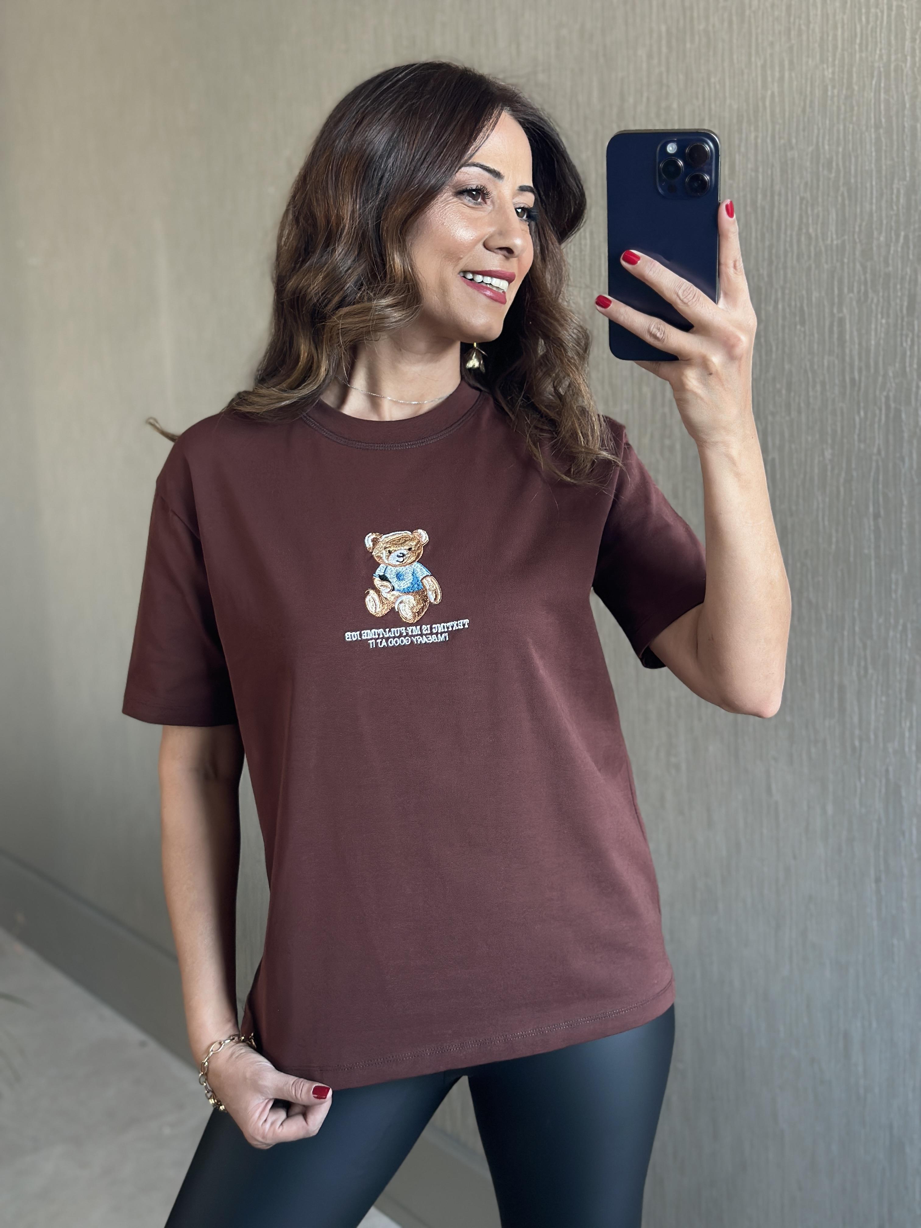 Kahverengi Ayıcık Nakışlı Bisiklet Yaka Kadın T-Shirt