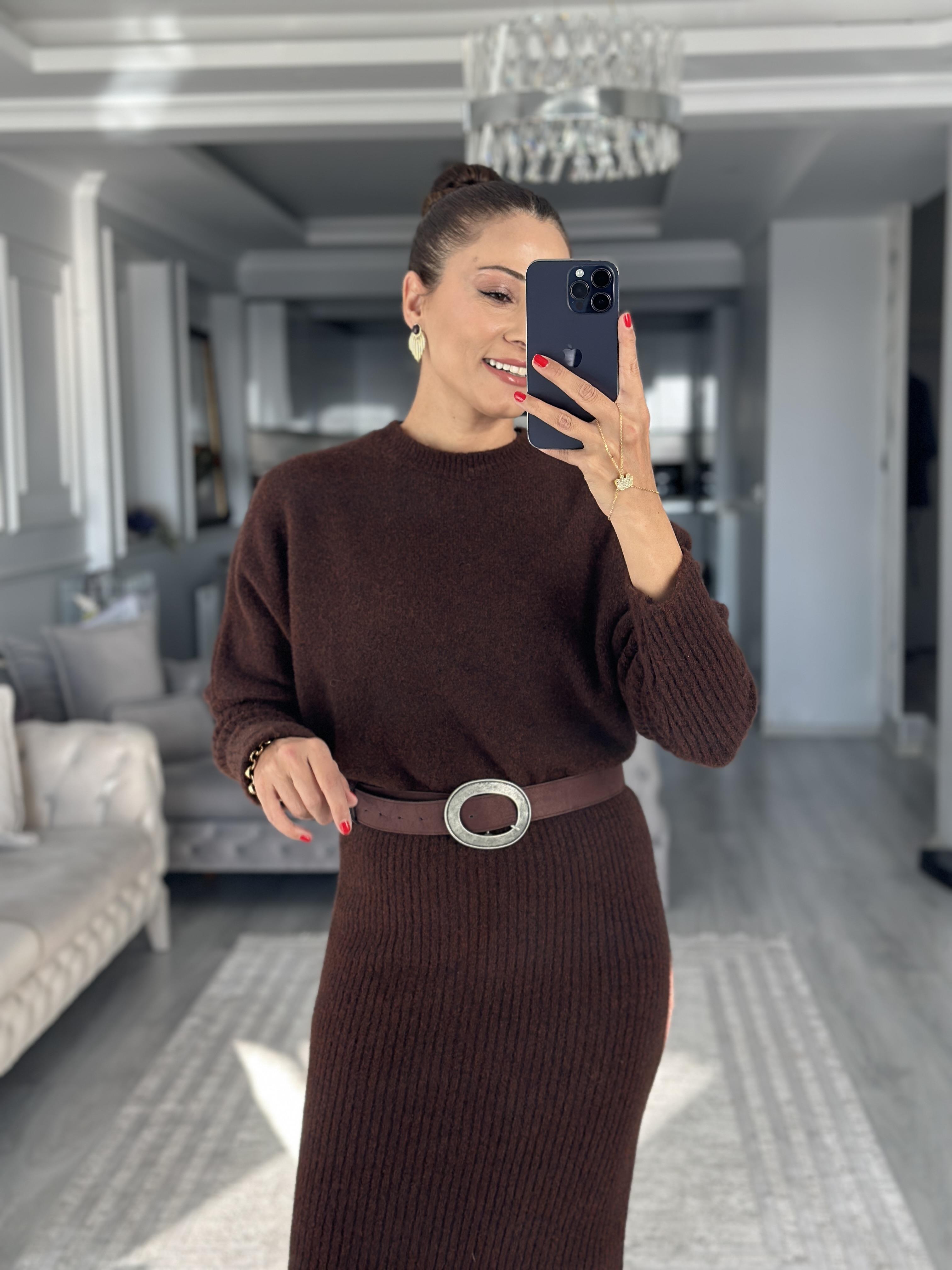 Kahverengi Bisiklet Yaka Uzun Kol  Midi Boy Kadın Triko Elbise
