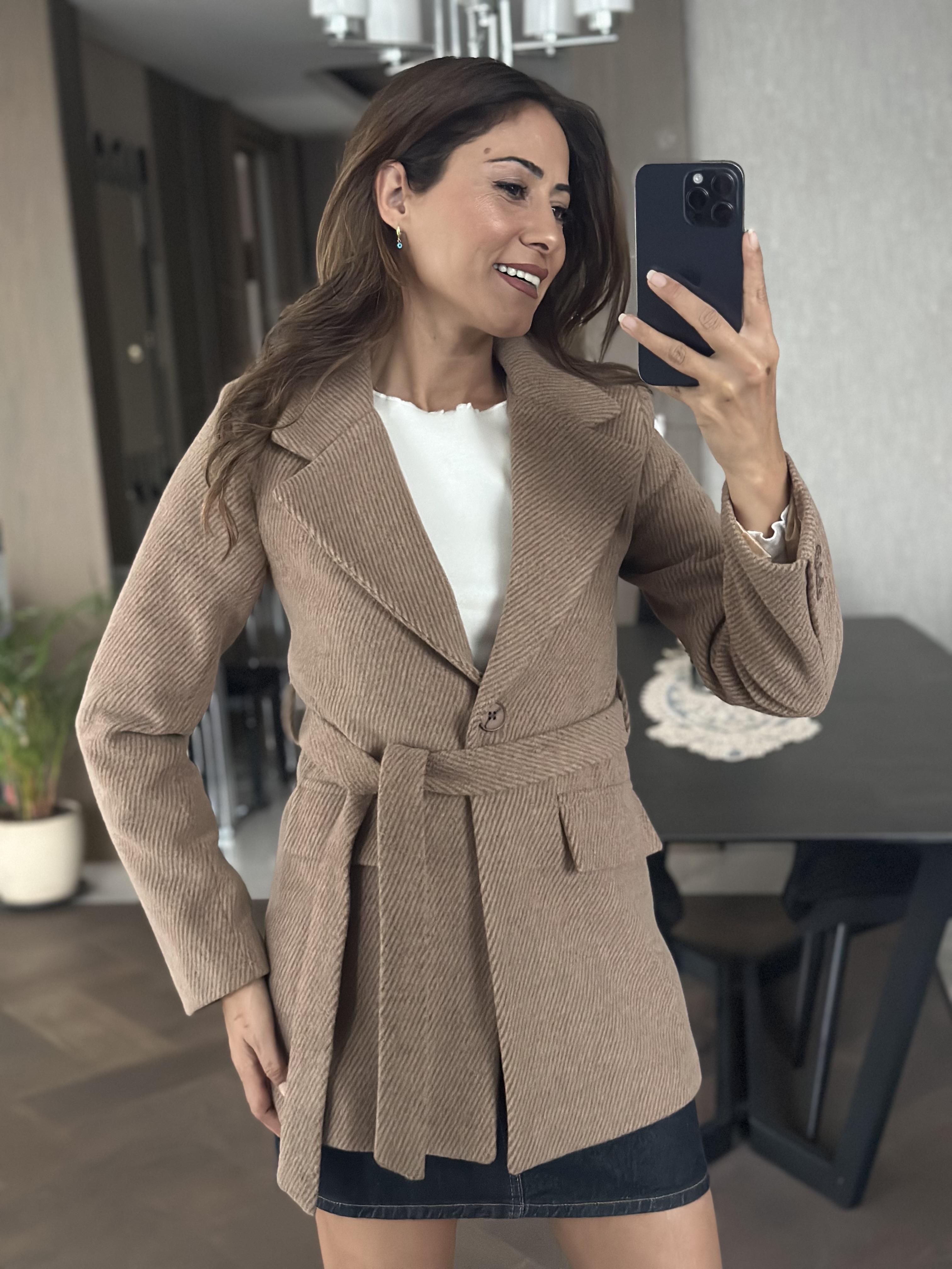 Kahverengi Dokulu Kaşe Vatkalı Kuşaklı Kadın Ceket