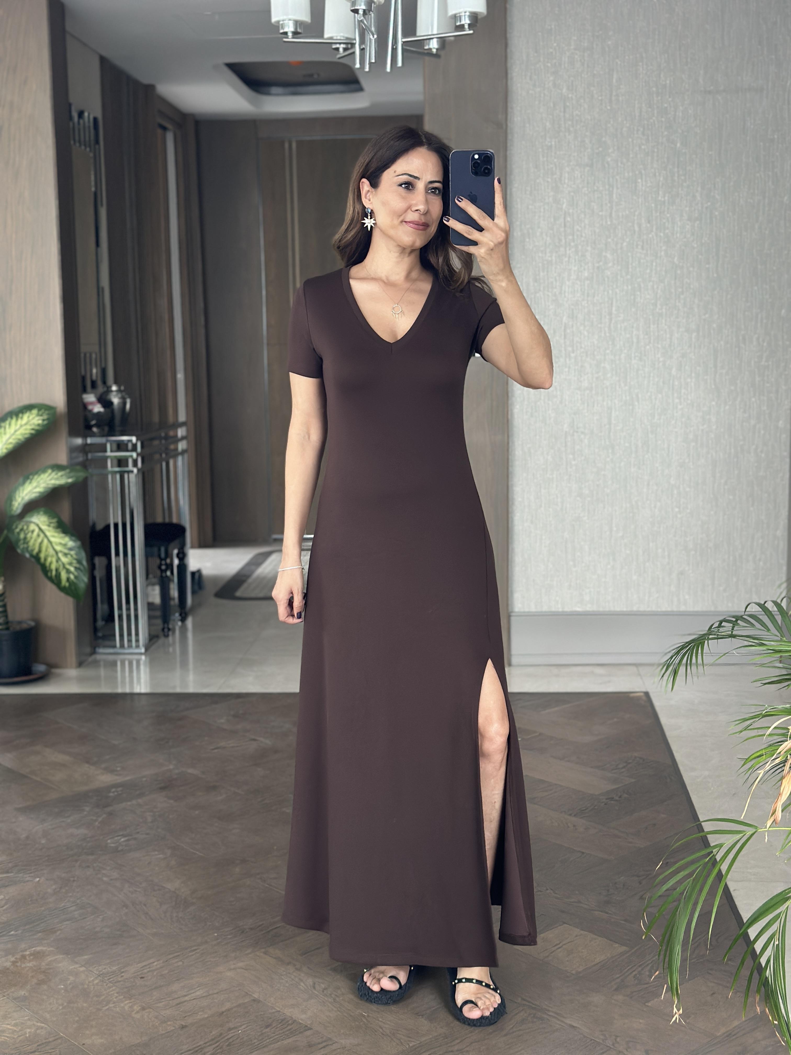 Kahverengi Kısa Kol V Yaka Önü Yırtmaçlı Modal Kadın Midi Boy Elbise 