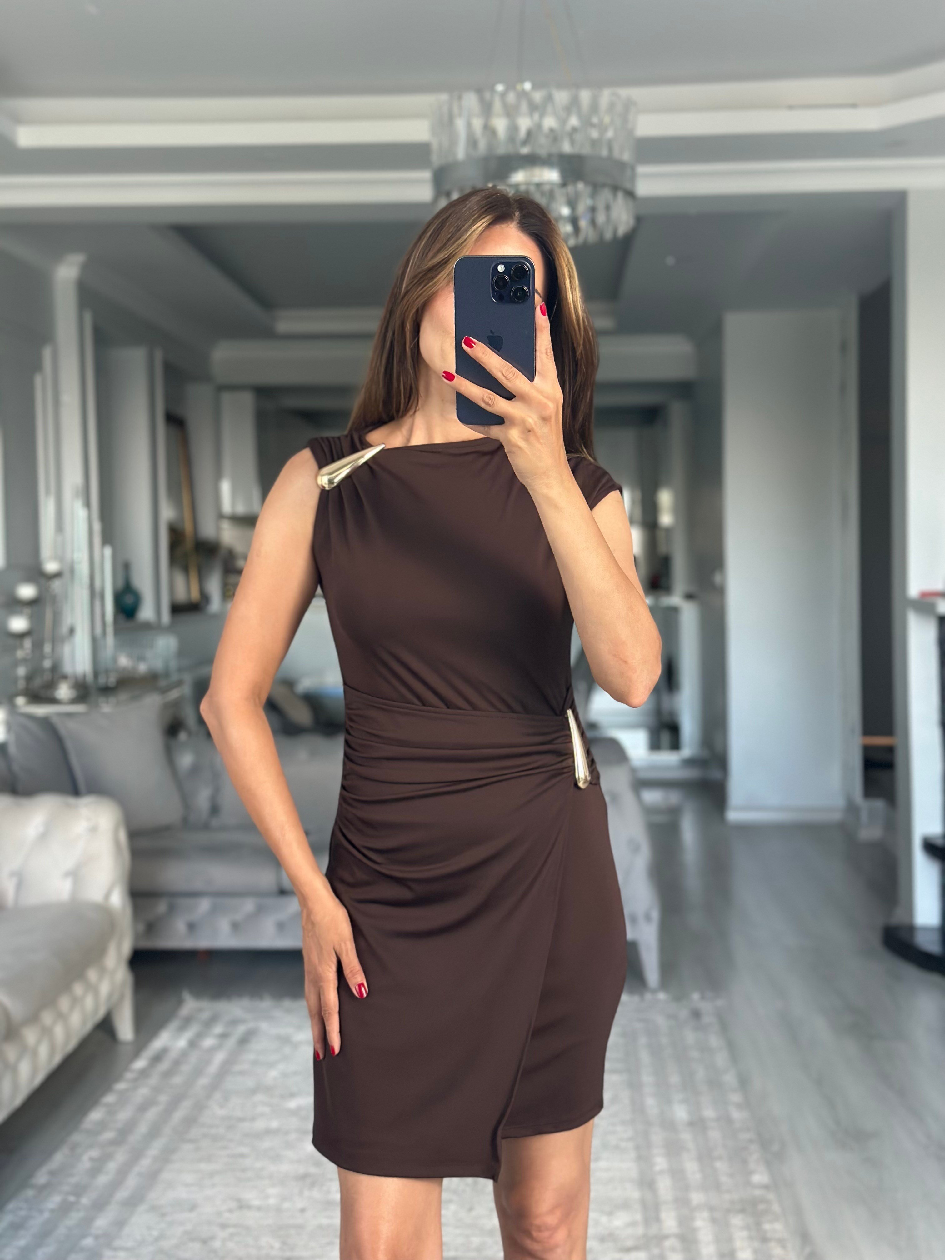 Kahverengi Omzu Ve Beli Aksesuar Detay Sandy Mini Kadın Elbise 