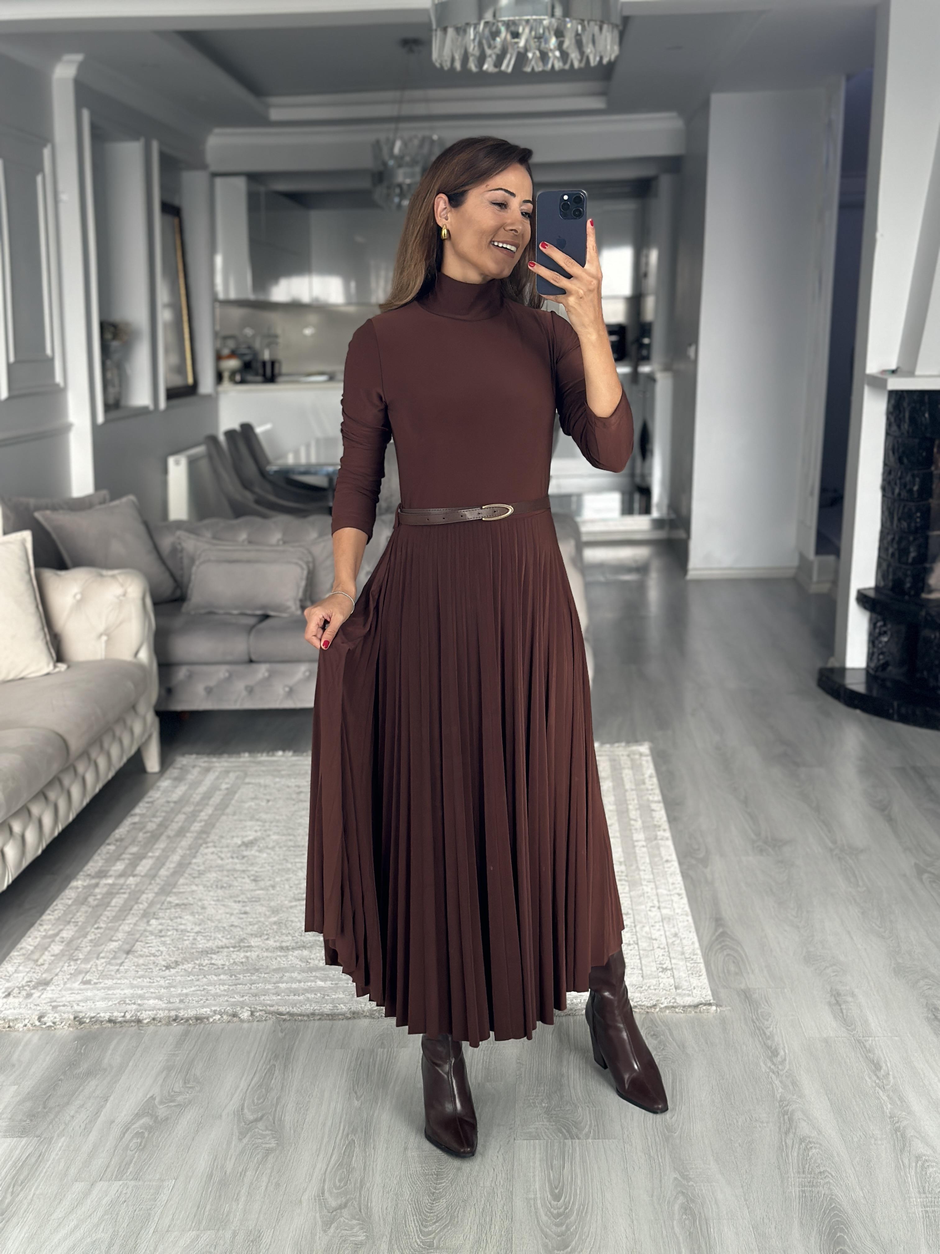 Kahverengi Yarım Balıkçı Kemerli Piliseli Midi Boy Kadın Elbise