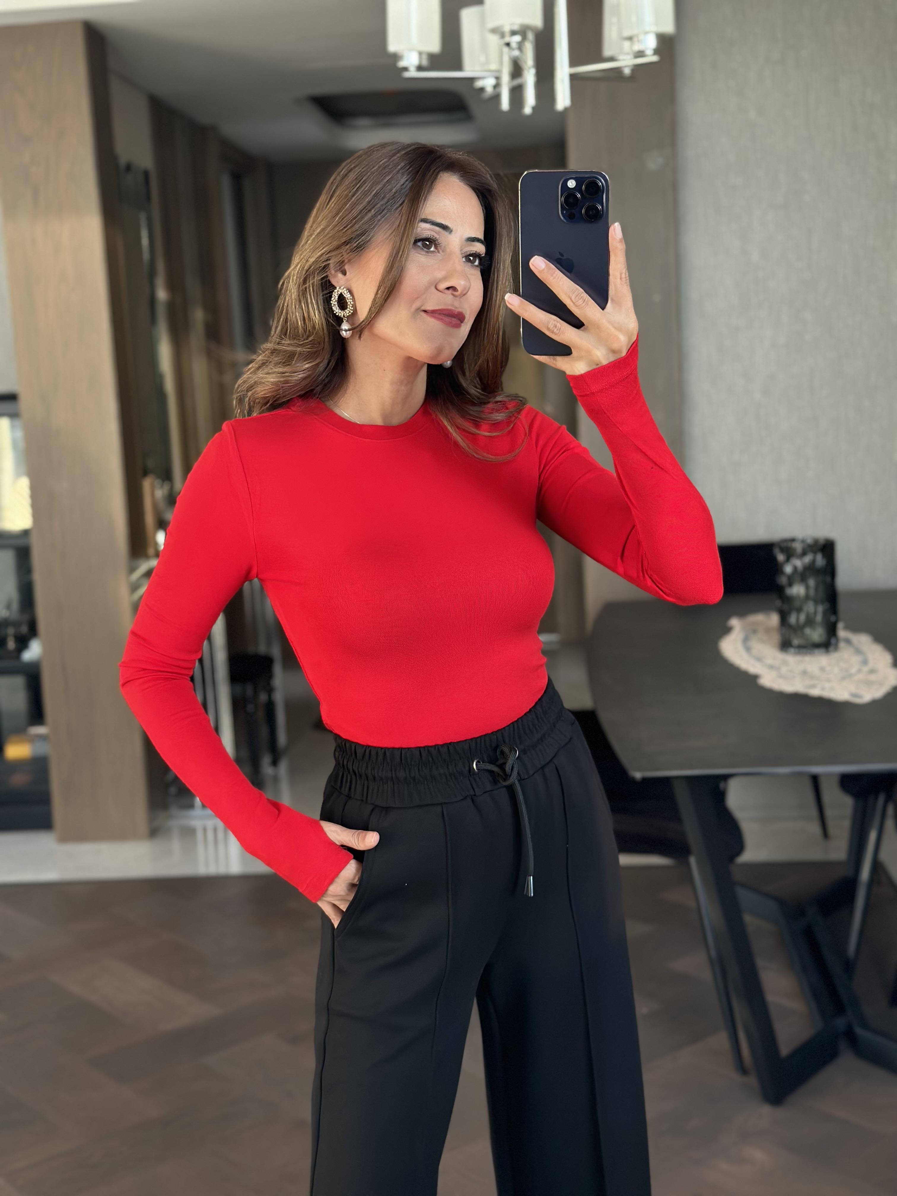 Kırmızı Parmak Detay Bisiklet Yaka Yumoş Kadın Body