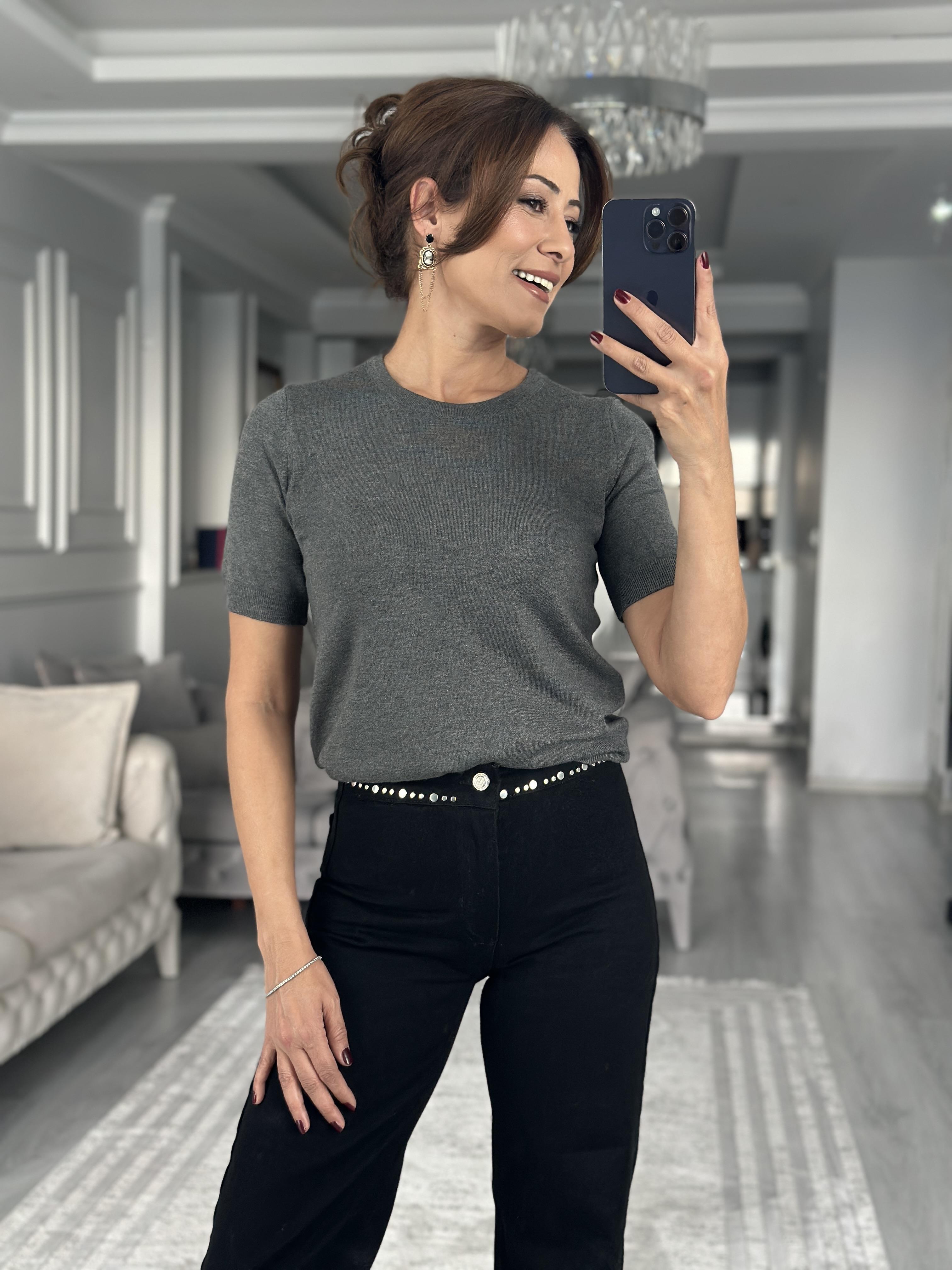 Koyu Füme Bisiklet Yaka  Kısa Kol Basic Kadın Triko Bluz