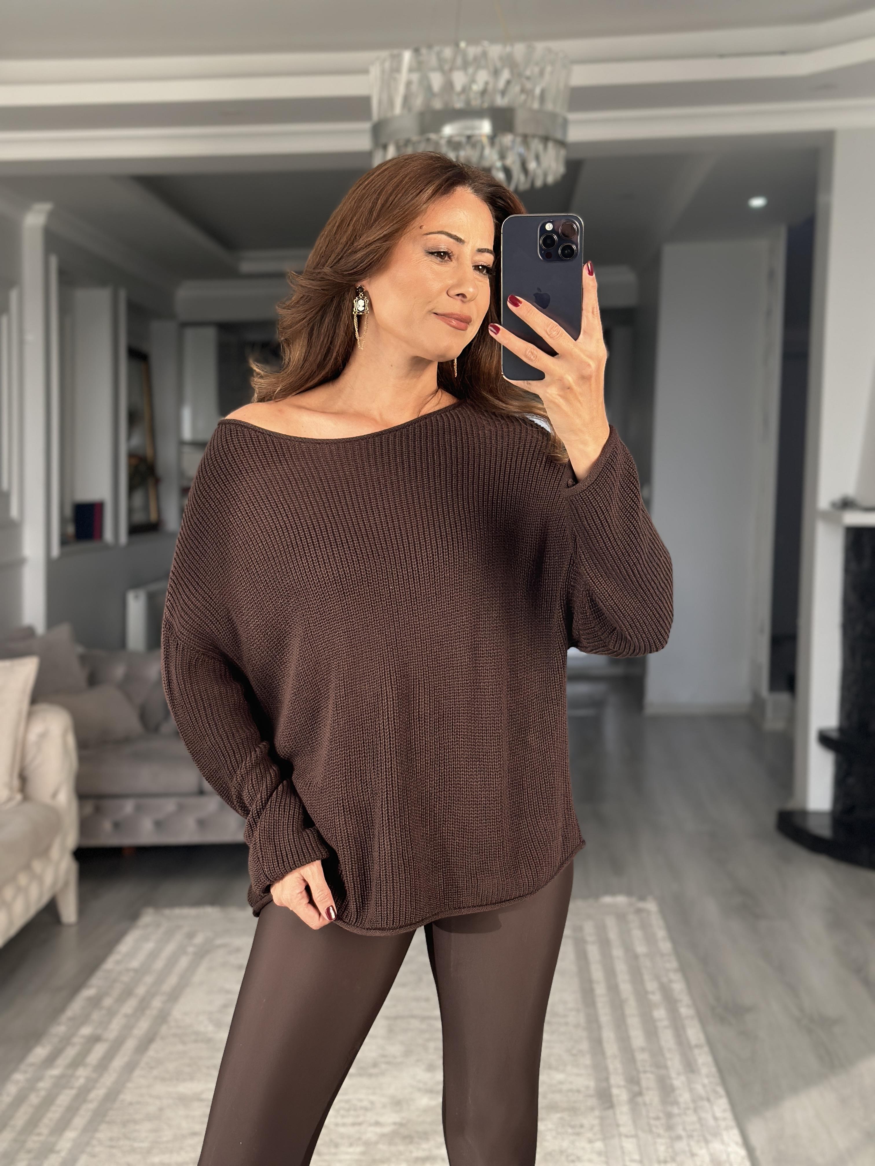 Koyu Kahve Kayık Yaka Basic Kadın Triko Kazak
