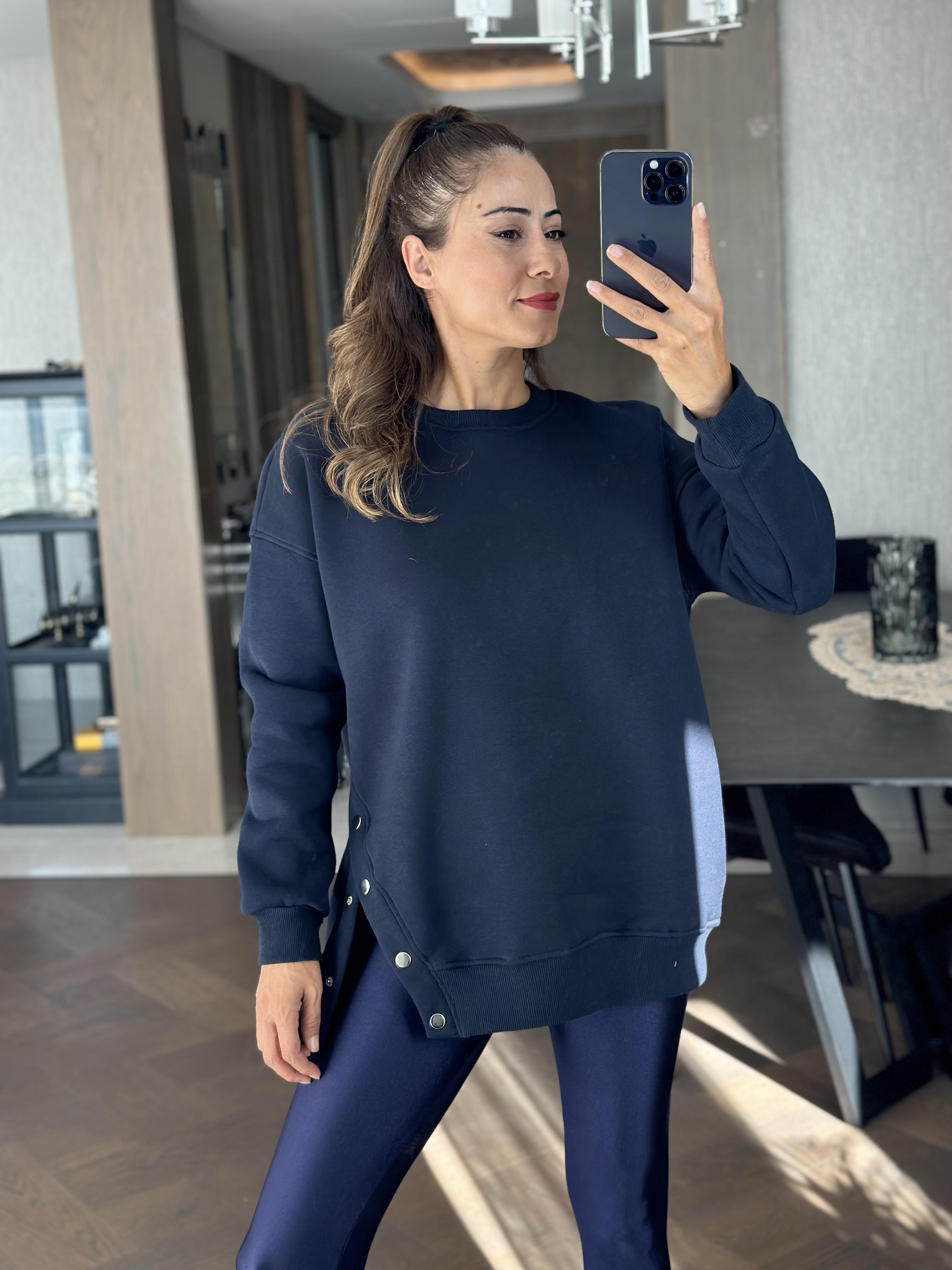 Lacivert Bisiklet Yaka Tek Yanı Çıçıtlı Kadın Sweatshirt