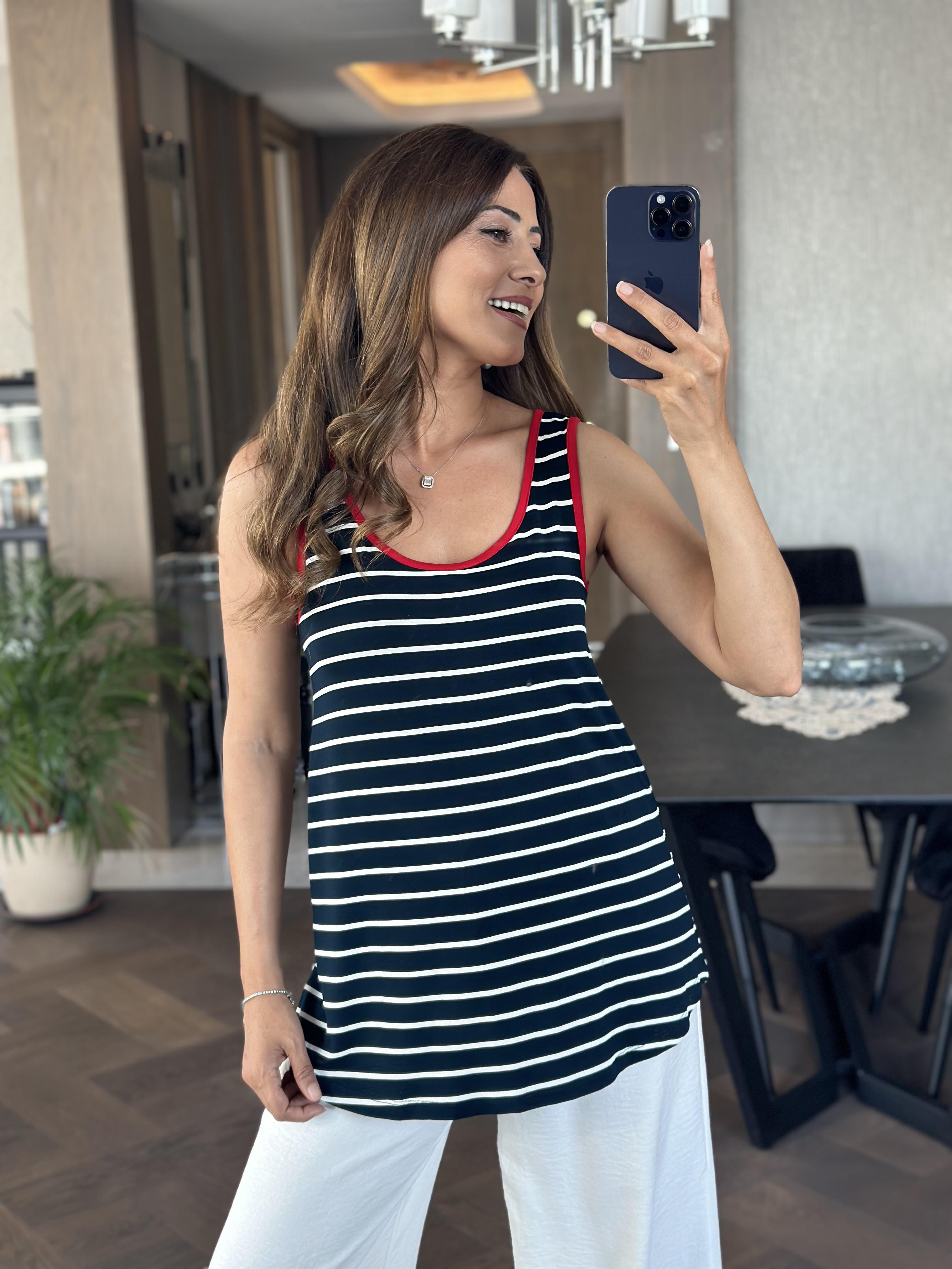 Lacivert Çizgili Kırmızı Biyeli Askılı Eteği Oval Oversize Kadın Bluz