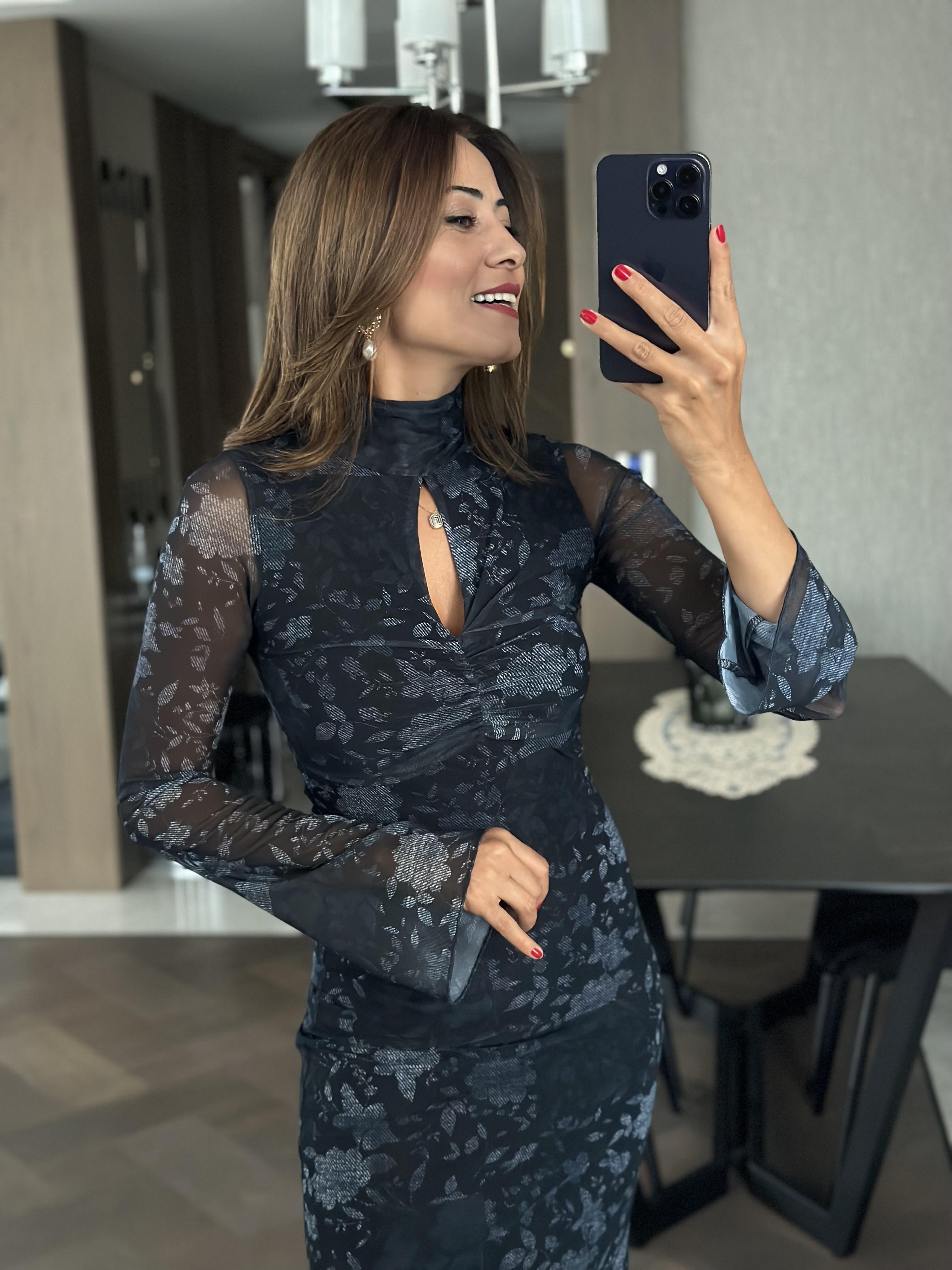 Lacivert Desenli Yarım Balıkçı Göğsü Büzgülü Uzun Kol Kadın Elbise