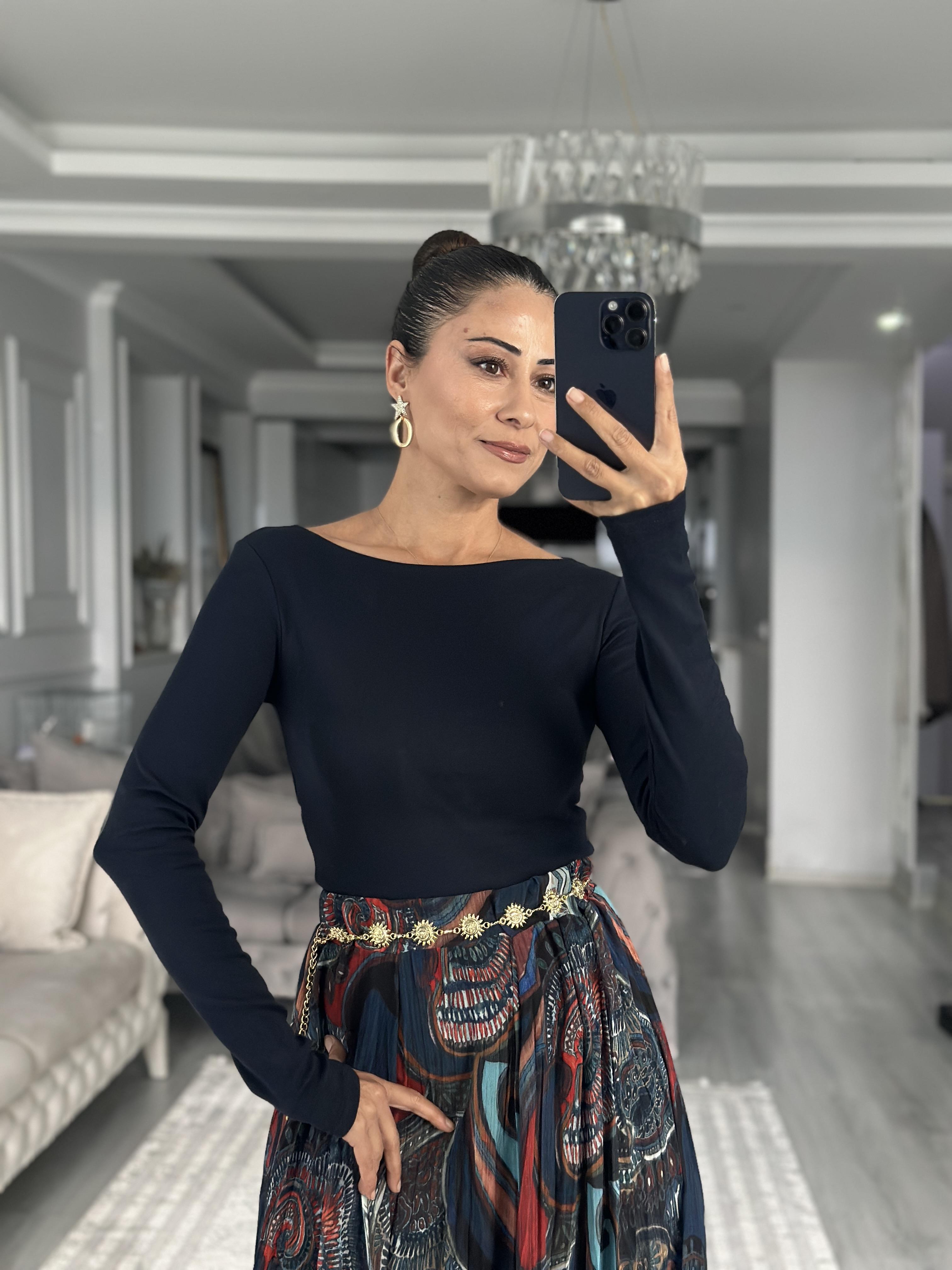 Lacivert Kayık Yaka Uzun Kollu Top Kadın Bluz