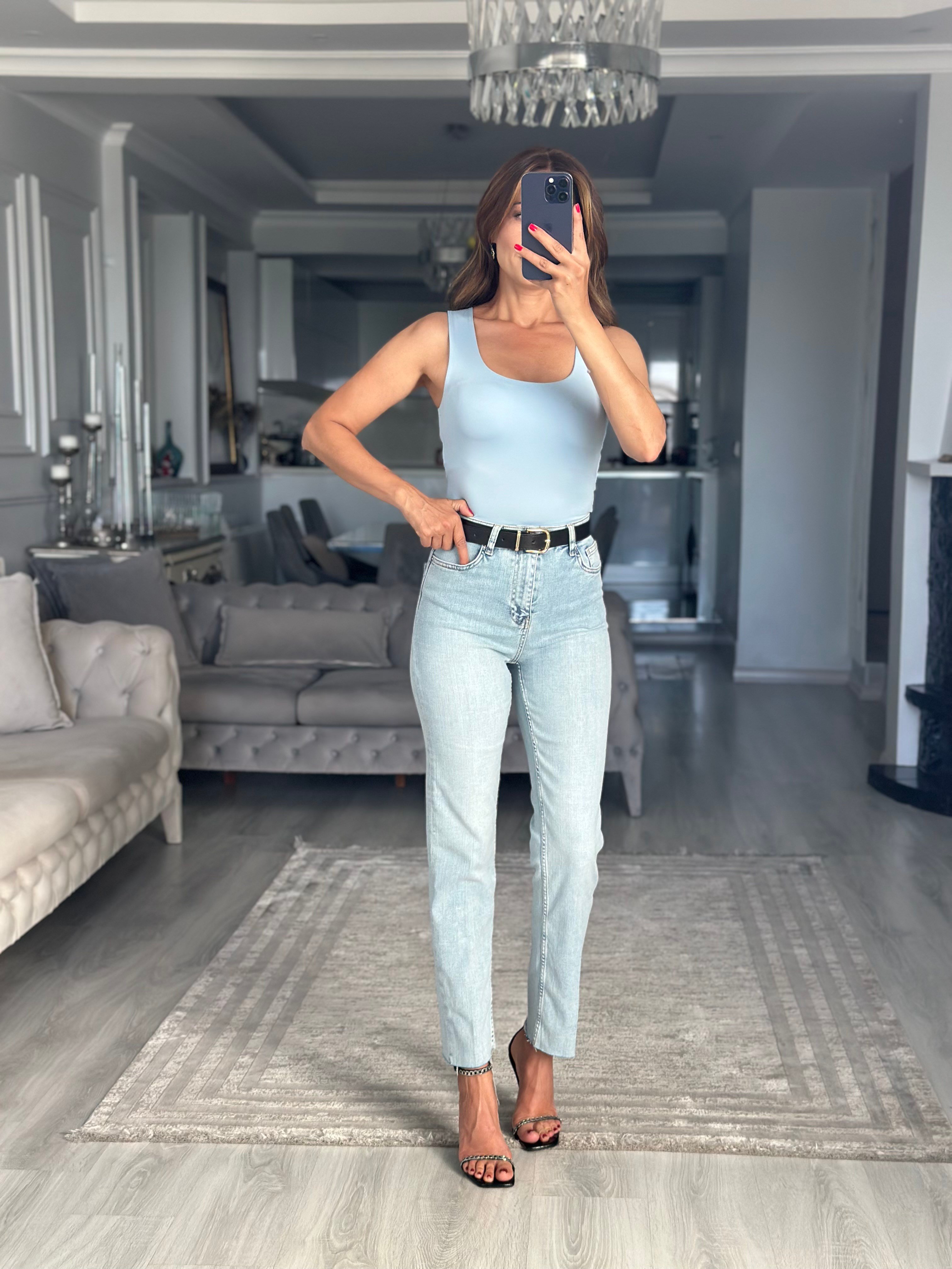 Light Blue Kemerli Straight Cut Kadın Jean Pantolon