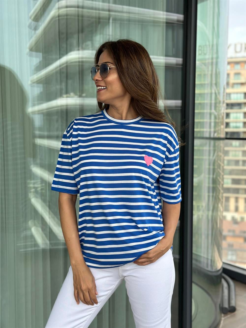 Mavi Beyaz Çizgili Kalp Detay Kadın T-Shirt