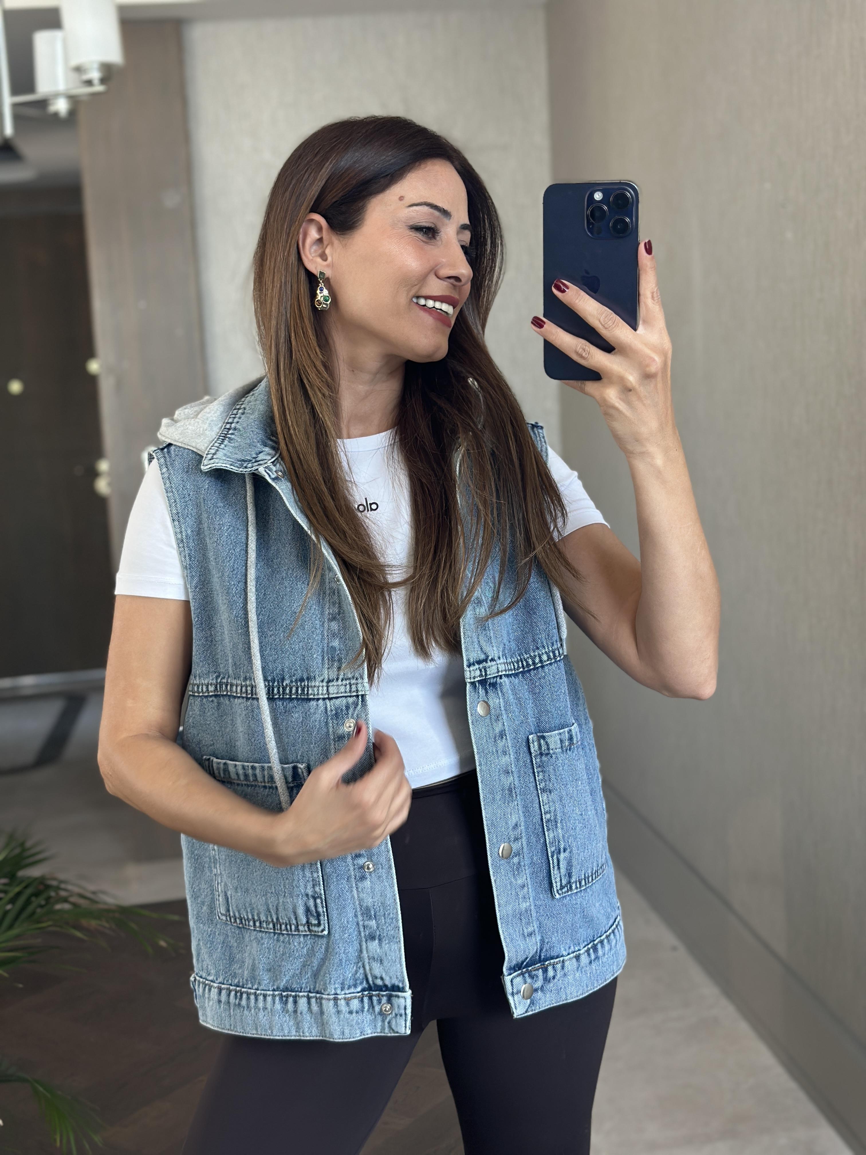 Mavi Eteği Apolet Detay Çıkarılabilir Kapüşonlu Kadın Jean Yelek