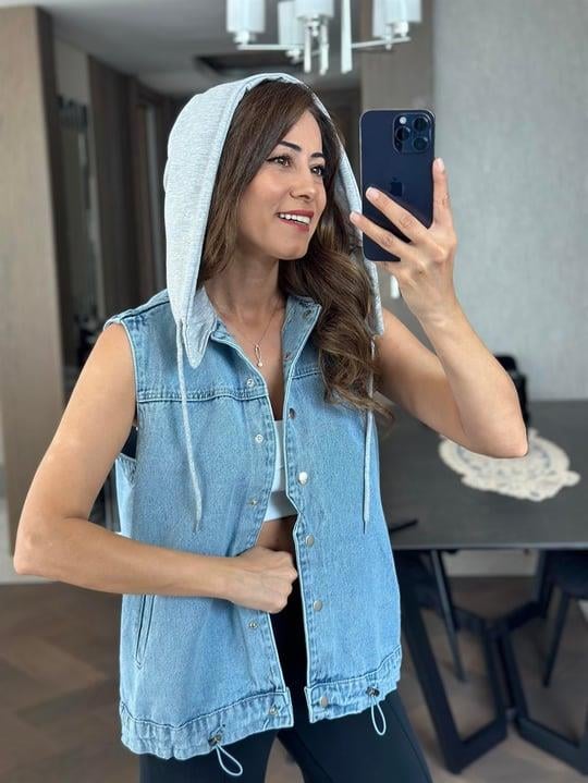 Mavi Gri Sweat Detay Kapu onlu Kad n Jean Yelek