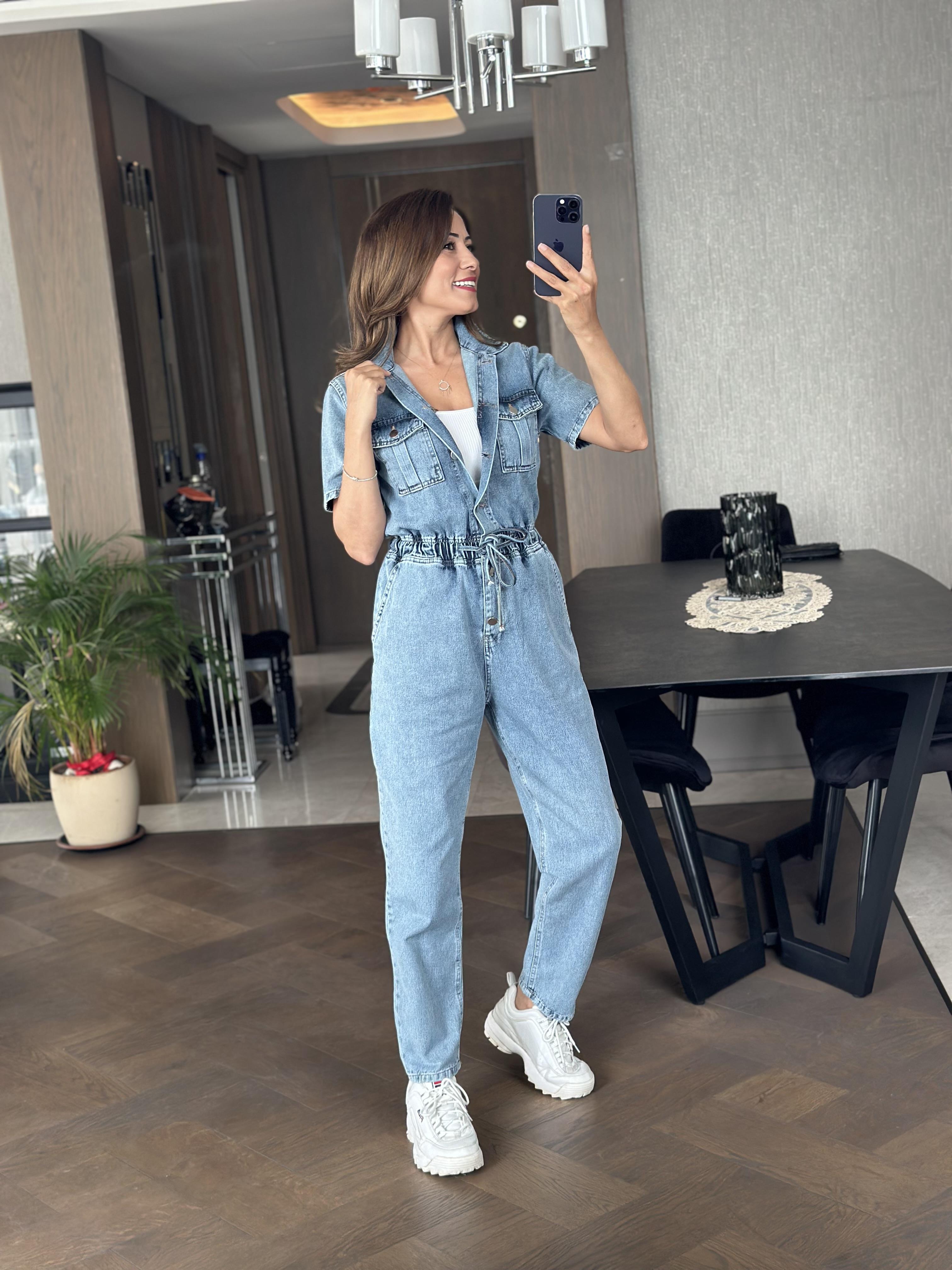 Mavi Kısa Kol Önü Metal Düğmeli Kadın Mom Jean Tulum