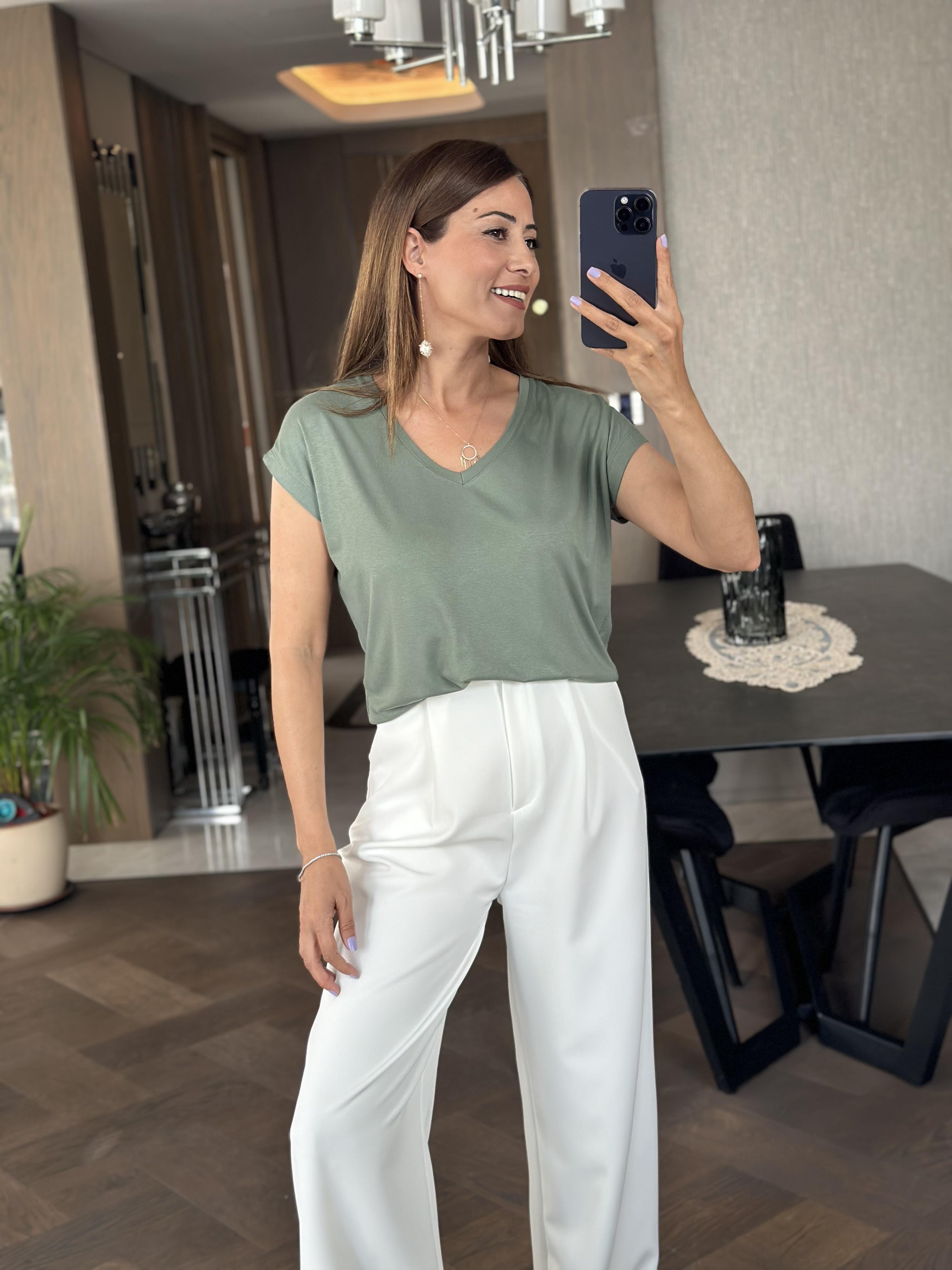 Mint Yeşili V Yaka Kısa Yarasa Kol Basic Kadın T-Shirt