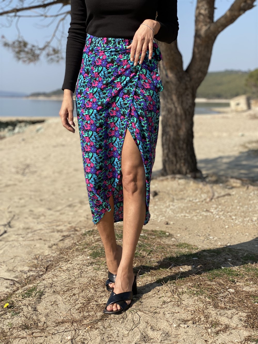 Mor Çiçekli Bağlama Detay Etek