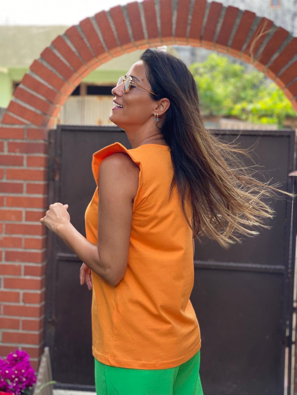 Orange Kolları Volanlı V Yaka Kadın T-Shirt