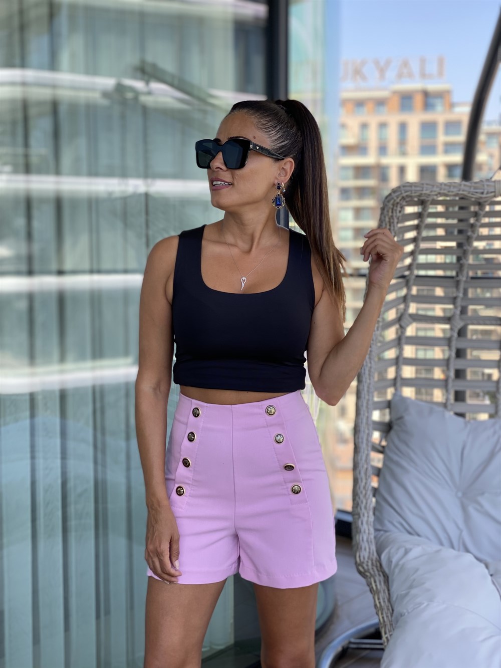 Pembe Düğme Detaylı Kadın Şort