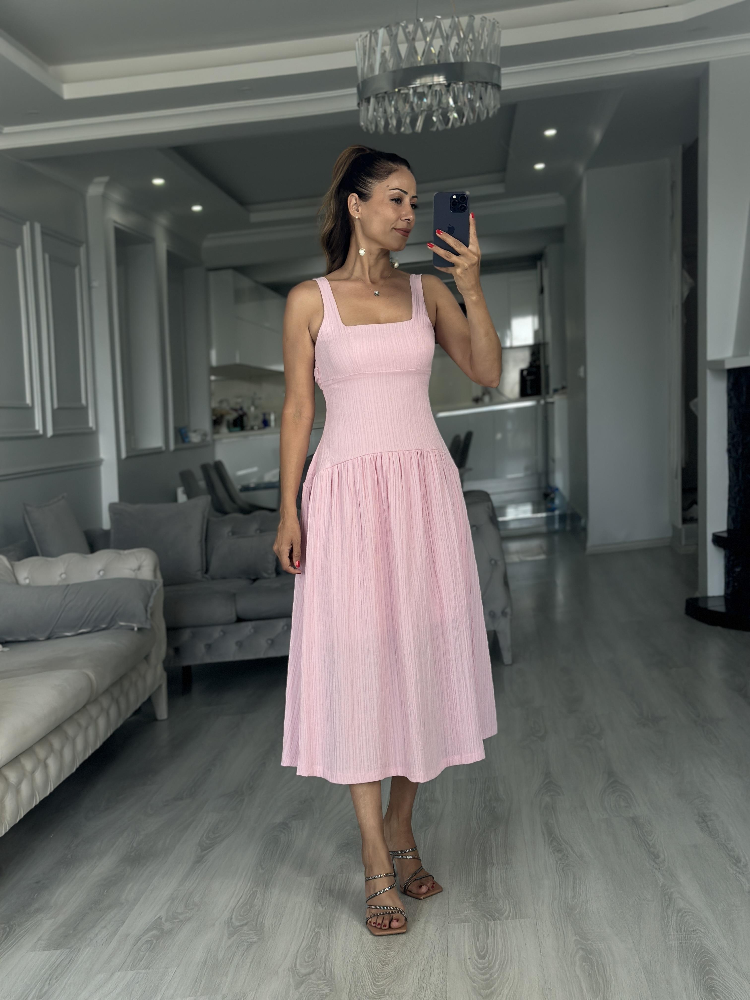 Pembe Sırt Dekolteli Kalın Askılı Midi Boy Kadın Elbise 