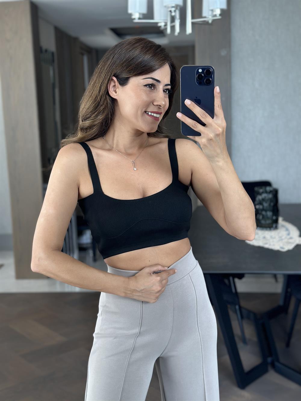 Siyah Askılı Kalp Yaka Triko Kadın Crop Atlet