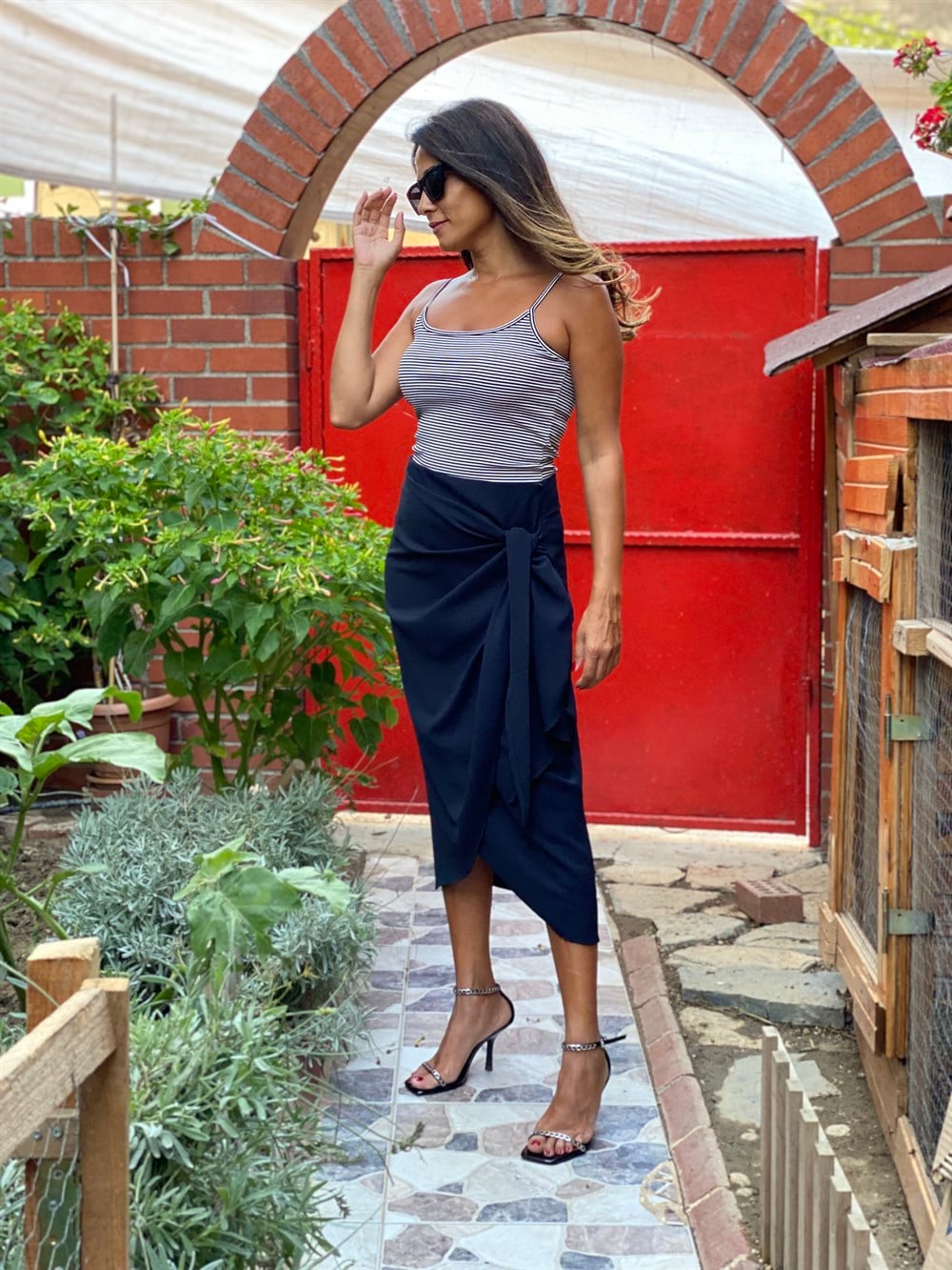 Siyah Bağlama Detay Kapaklı Aerobin Kadın Etek