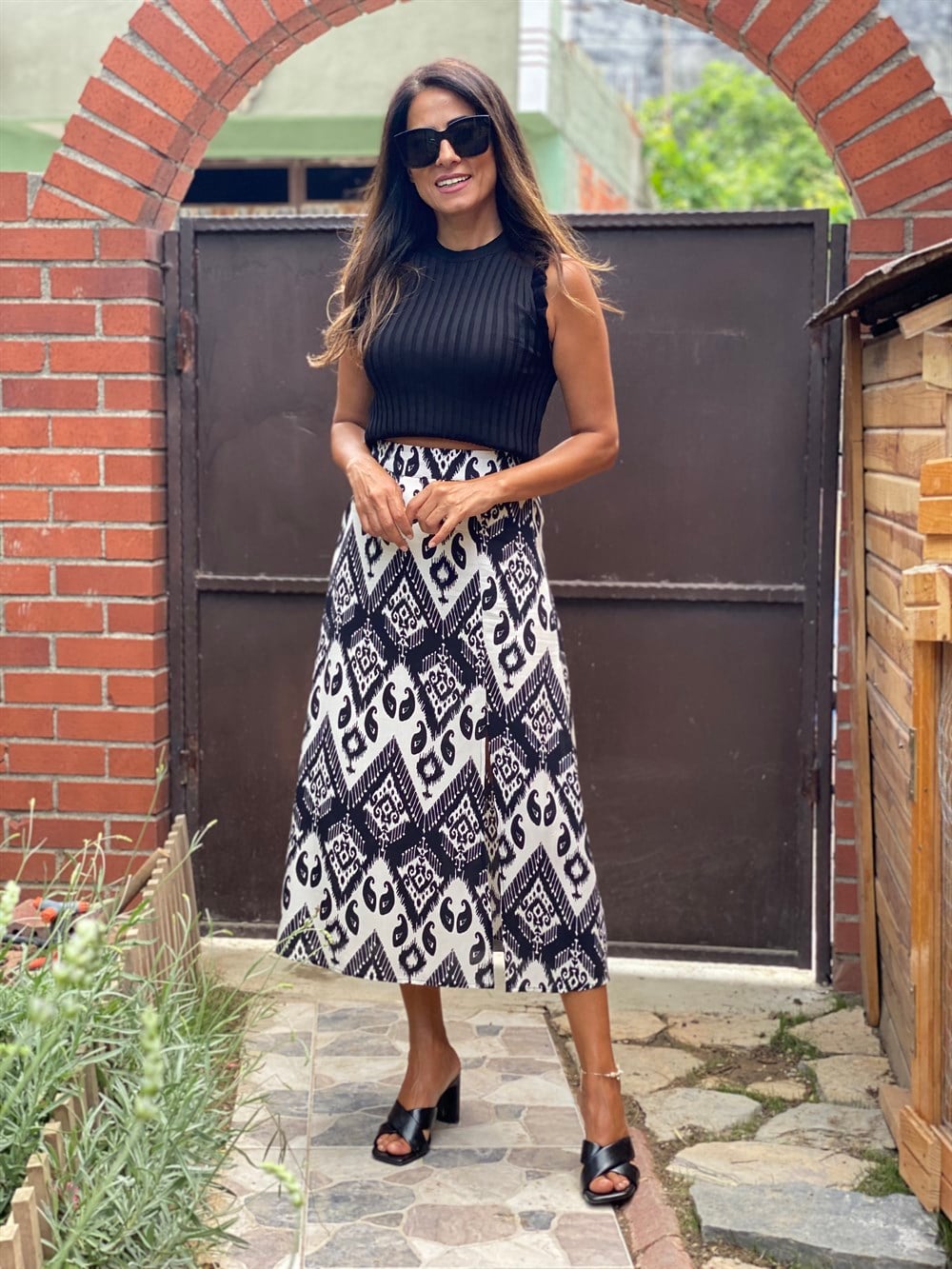 Siyah Beyaz Desenli  Arka Bel Lastikli Yırmaçlı Kadın Etek