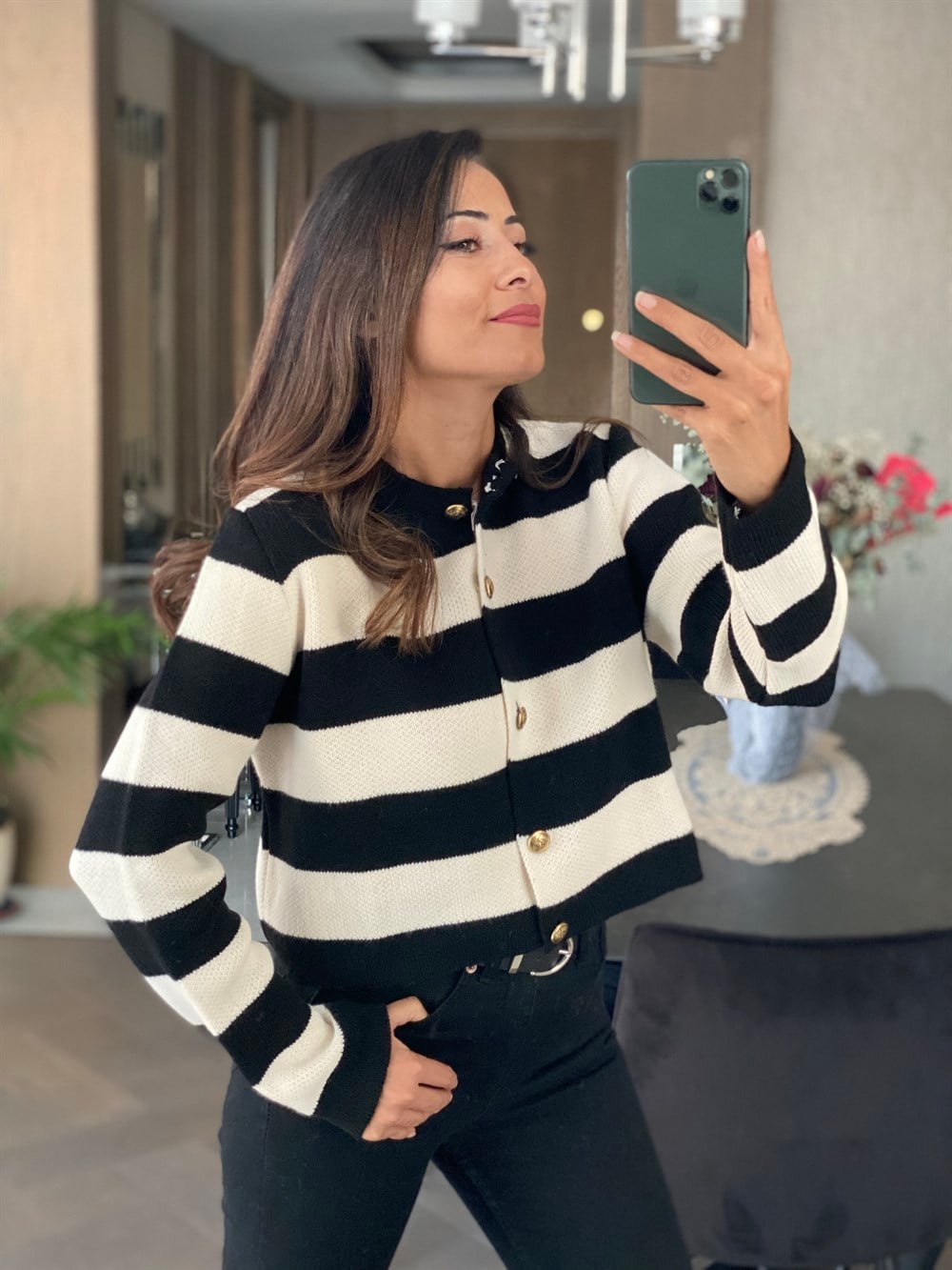 Siyah Beyaz Kalın Çizgili Pike Örgü Önü Düğmeli Kadın Hırka