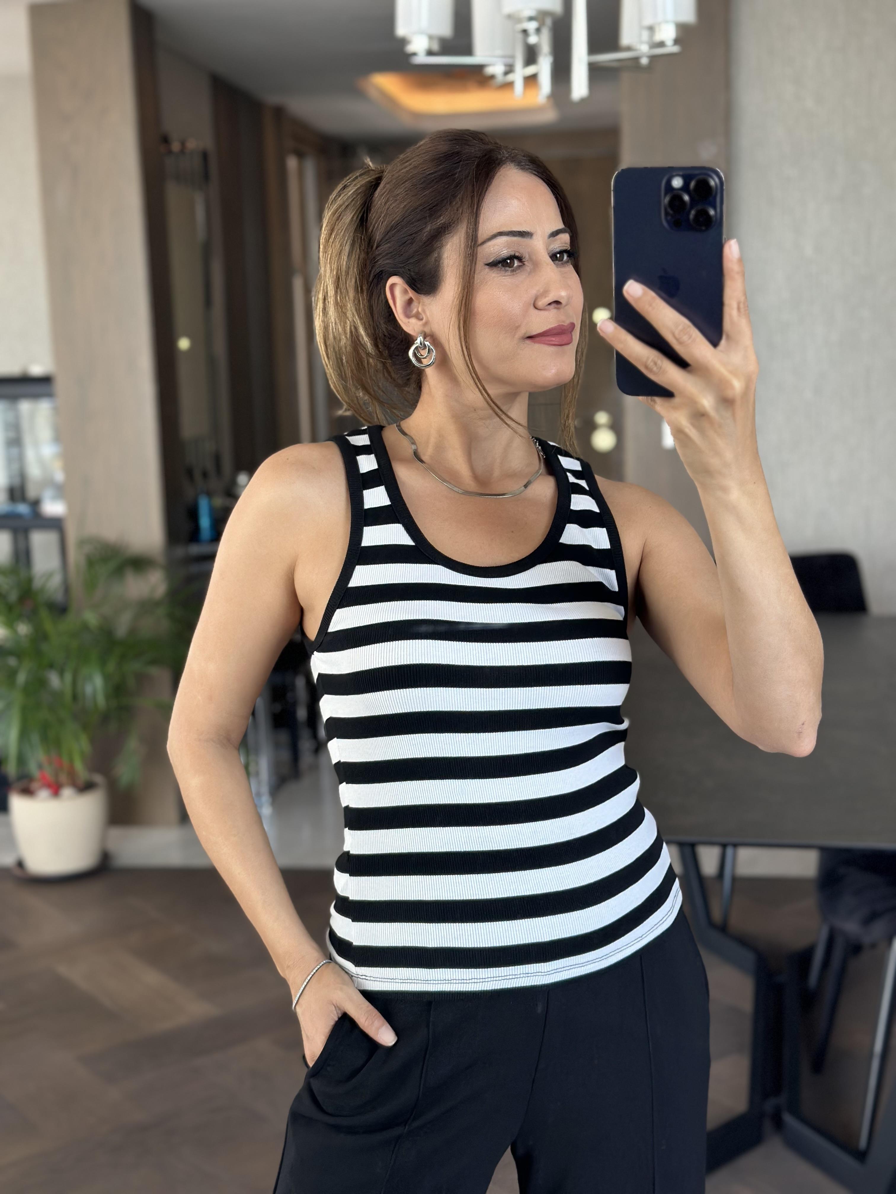 Siyah Beyaz Kalın Çizgili U Yaka Sıfır Kol Fitilli Kaşkorse  Kadın Body